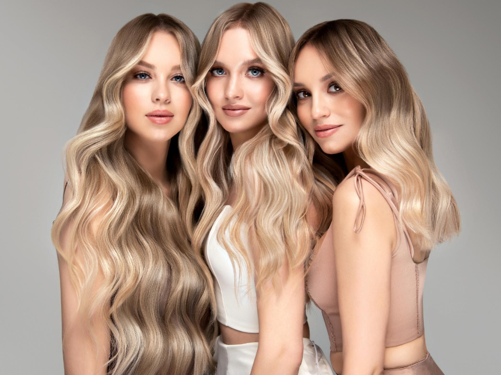 Hübsche Blondine beim Beauty-Shooting