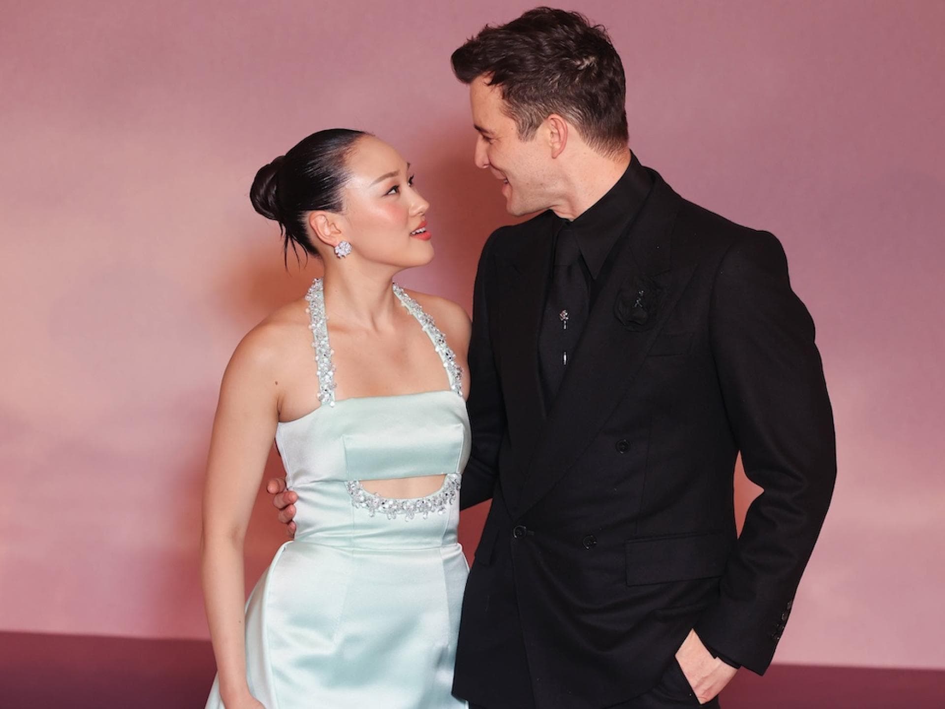 Bridgerton Yerin Ha und Luke Thompson