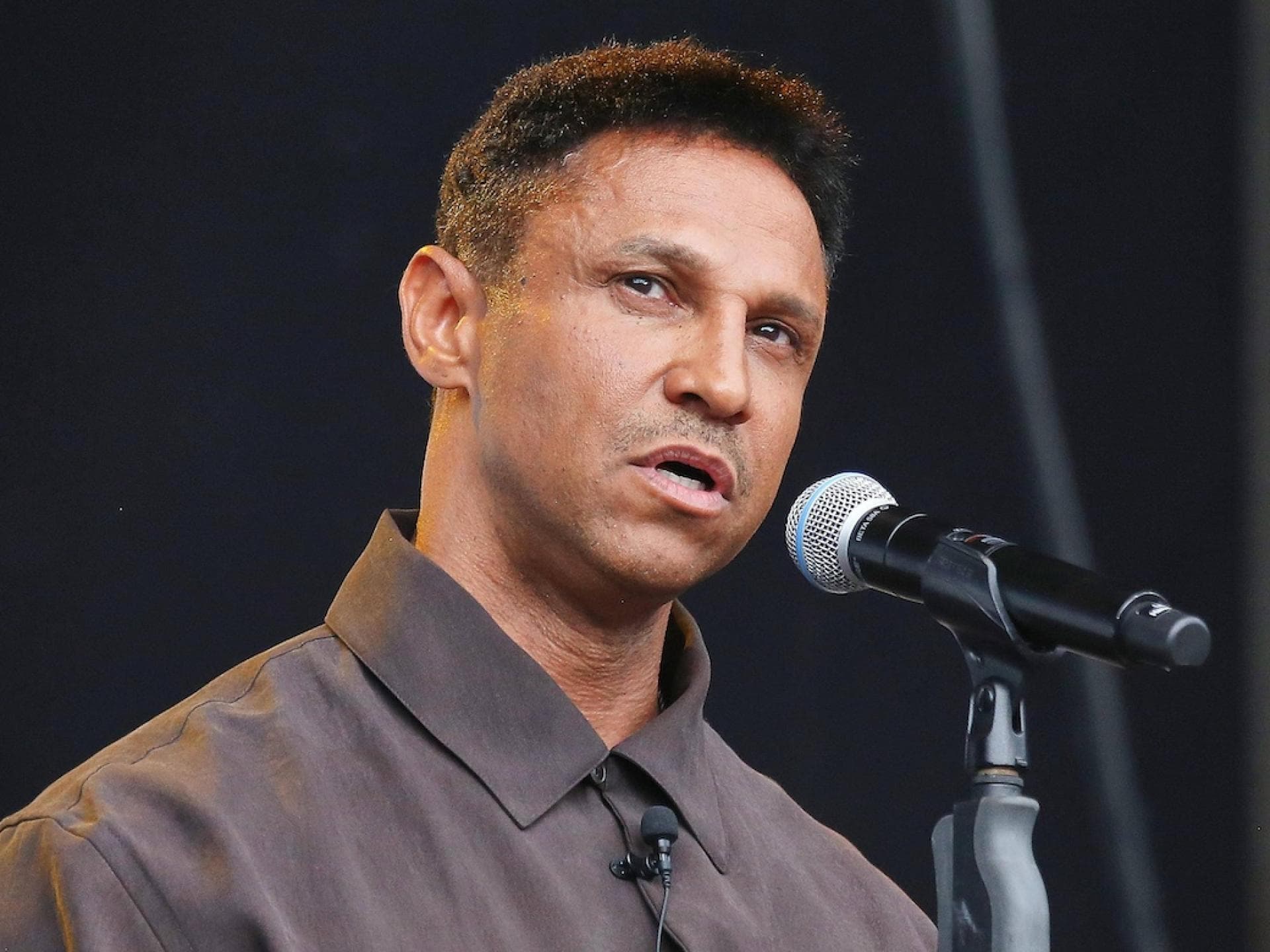 Daniel Aminati guckt skeptisch