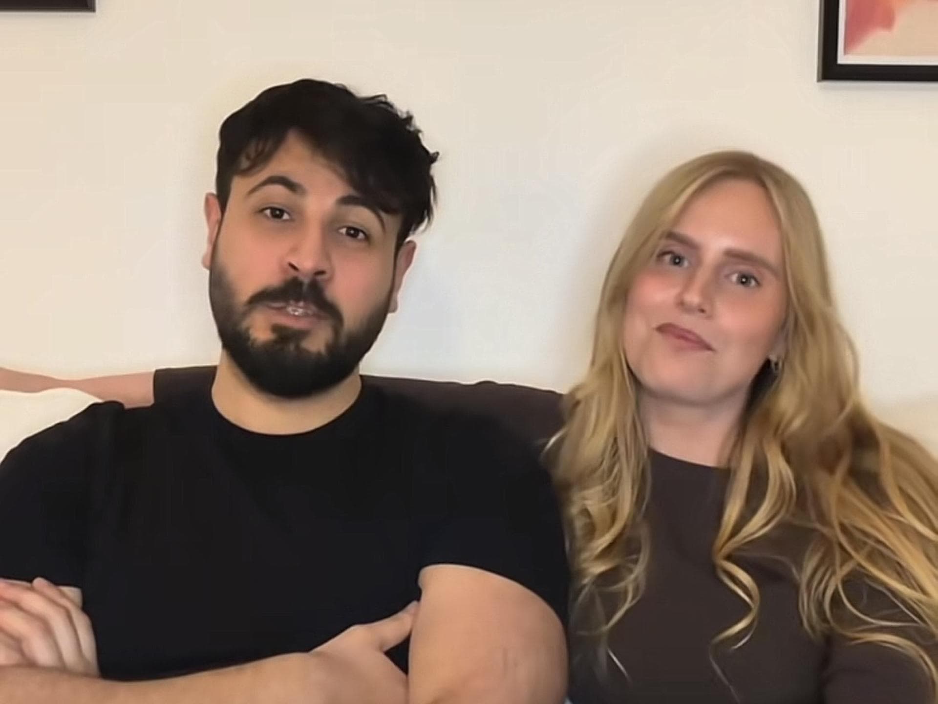 David und Christina sitzen nebeneinander