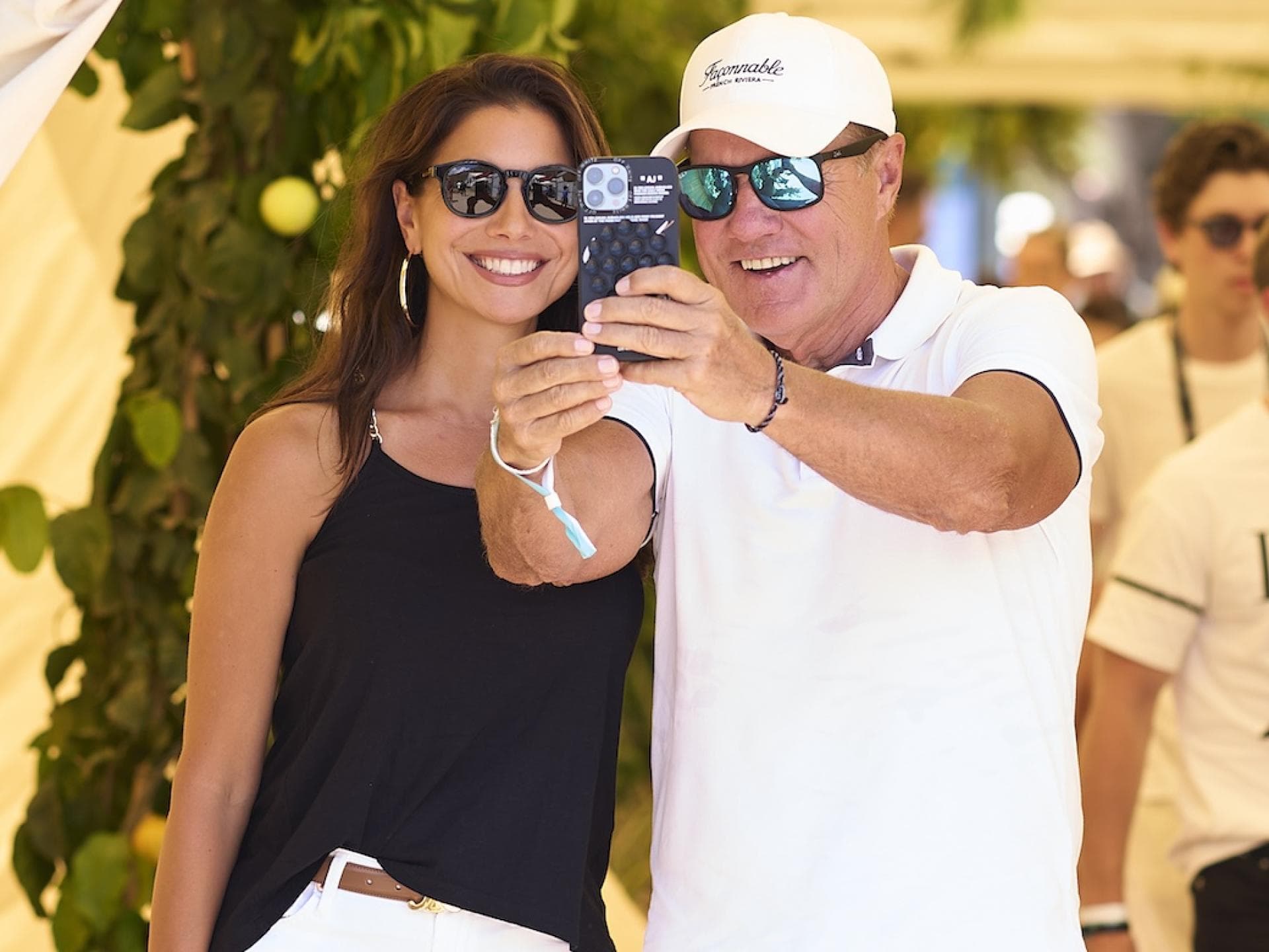 Dieter Bohlen und Carina machen Selfie