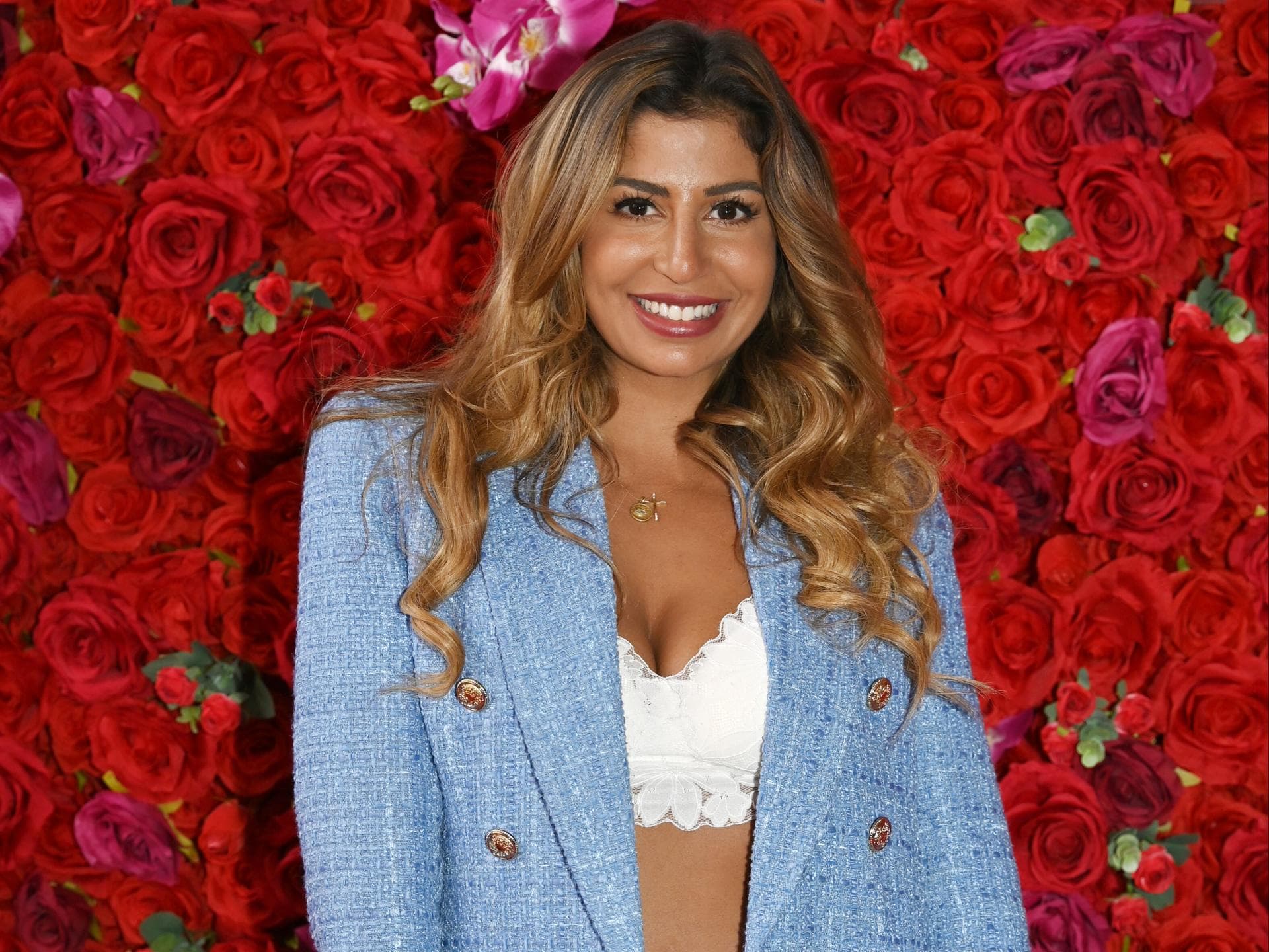 Eva Benetatou 2023 bauchfrei bei einem Event