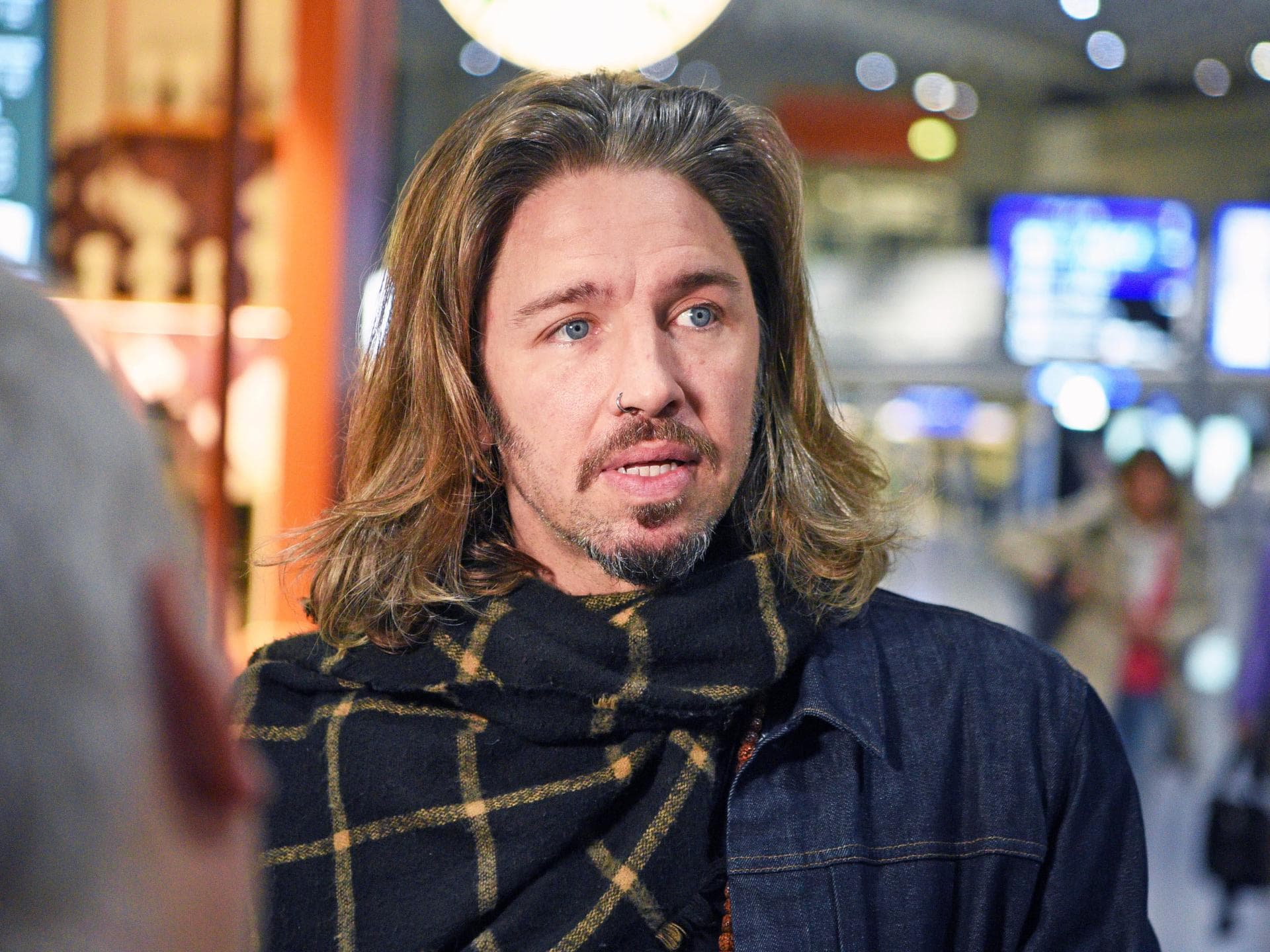 Gil Ofarim kurz vor seinem Flug nach Australien für das RTL-Dschungelcamp