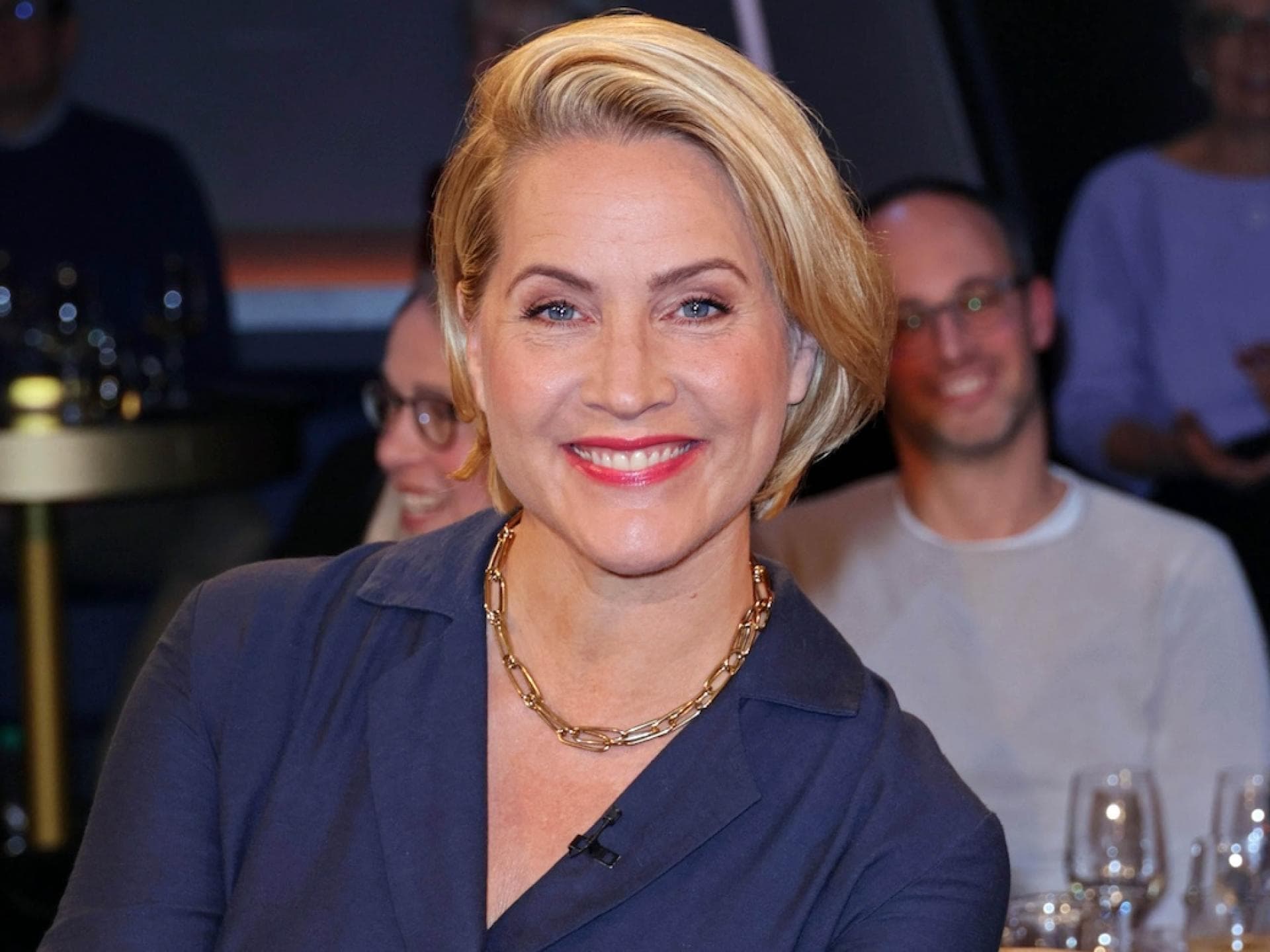 Judith Rakers lächelt