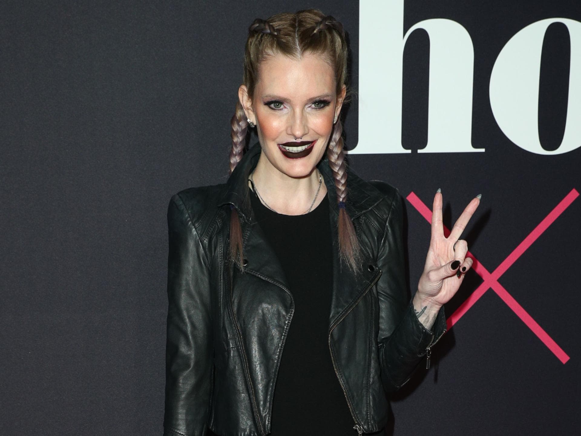 Mirja du Mont mit schwarzen Lippen