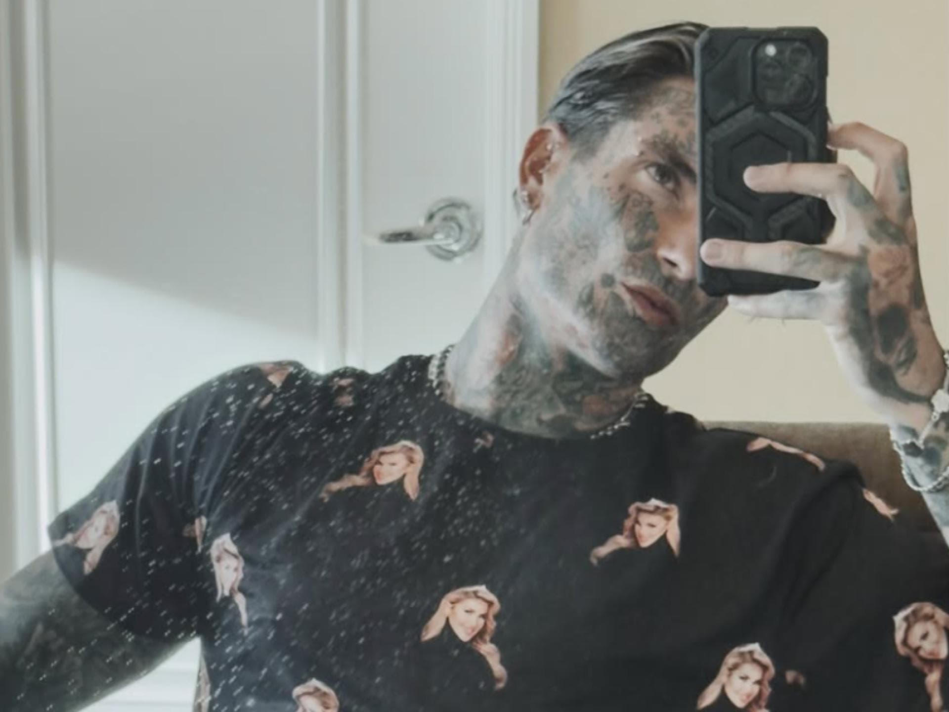 Nikola Glumac im Kim-Pyjama