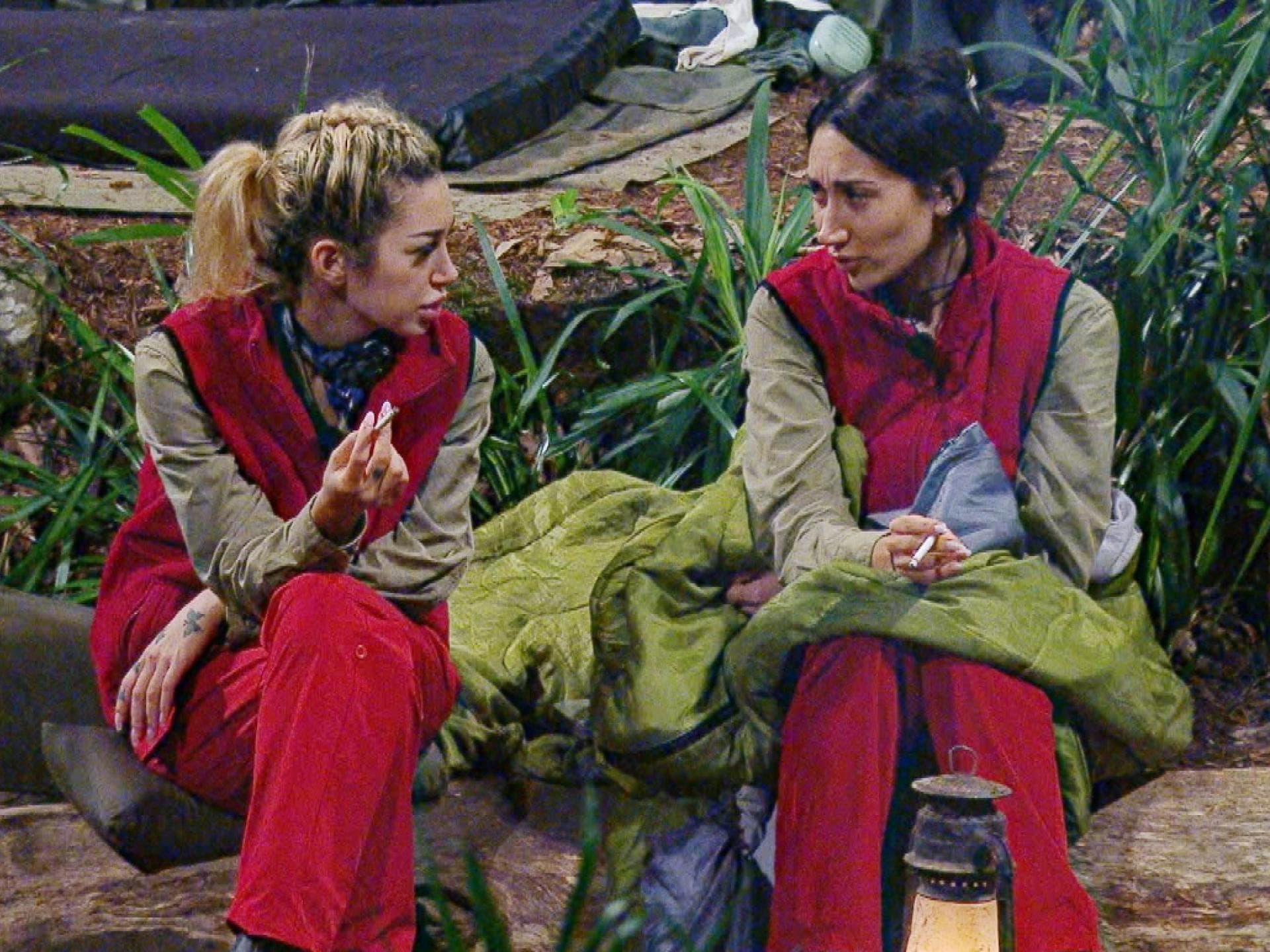 Ariel mit Samira Yavuz im Dschungelcamp