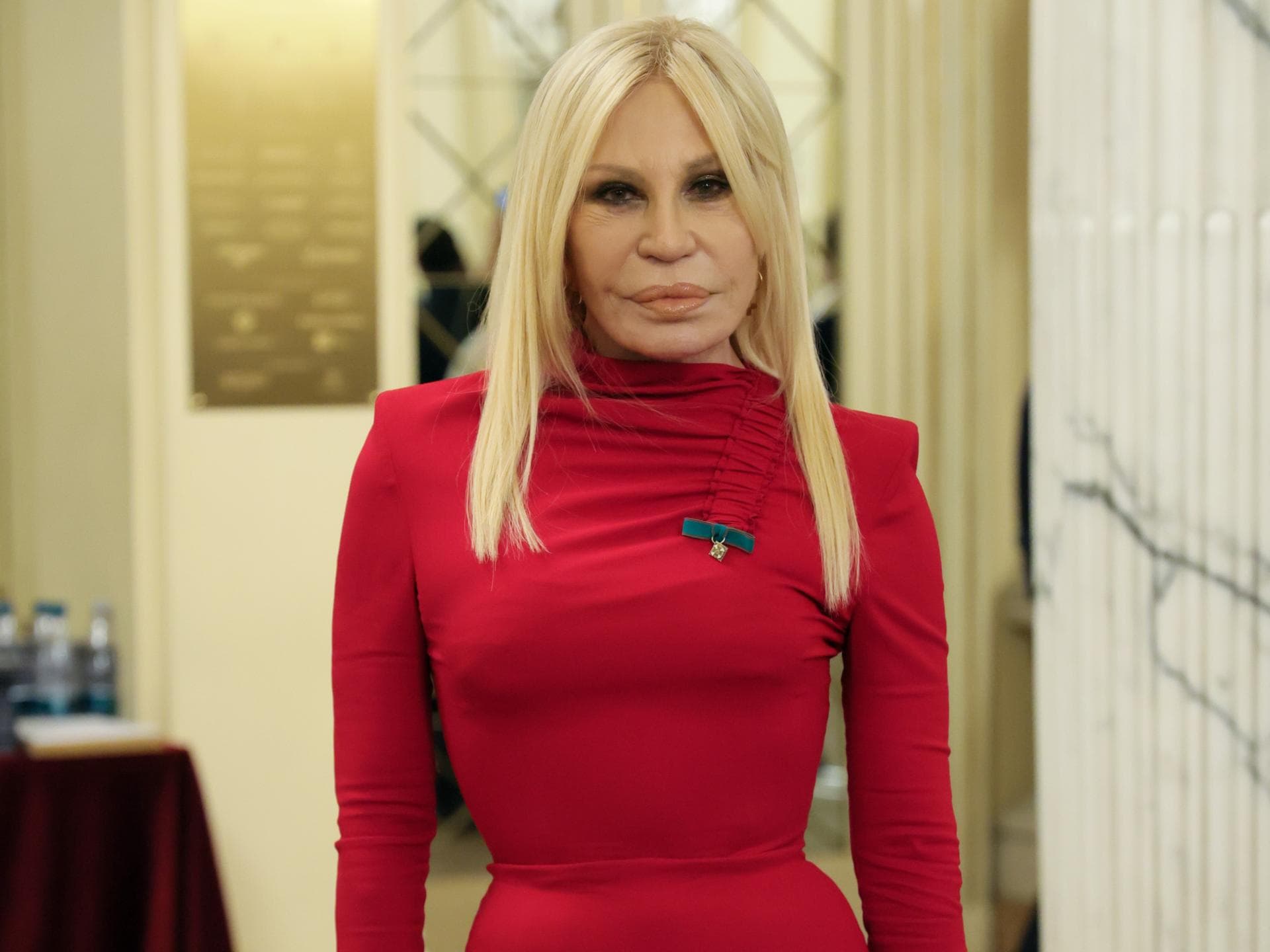 Donatella Versace vor der Eröffnungszeremonie der Olympischen Spiele 2026