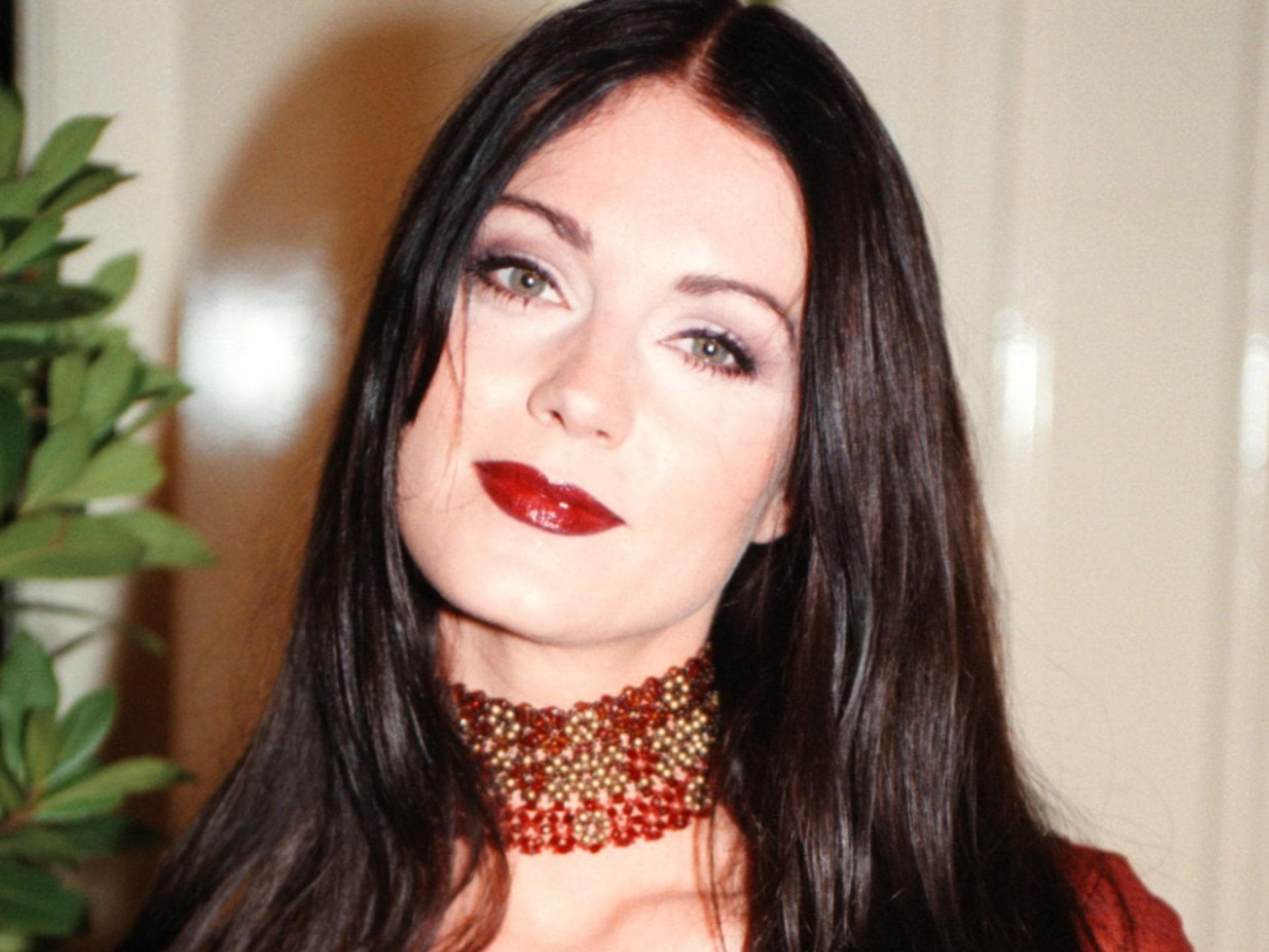 Esther Schweins mit braunen haaren