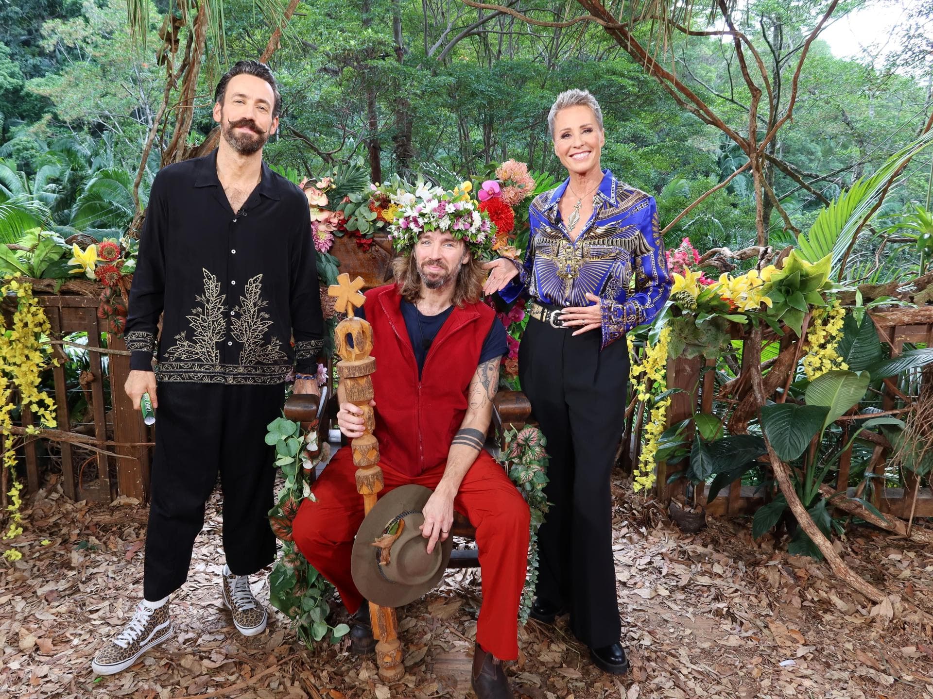 Gil Ofarim mit Jan und Sonja nach seinem Dschungelcamp-Sieg