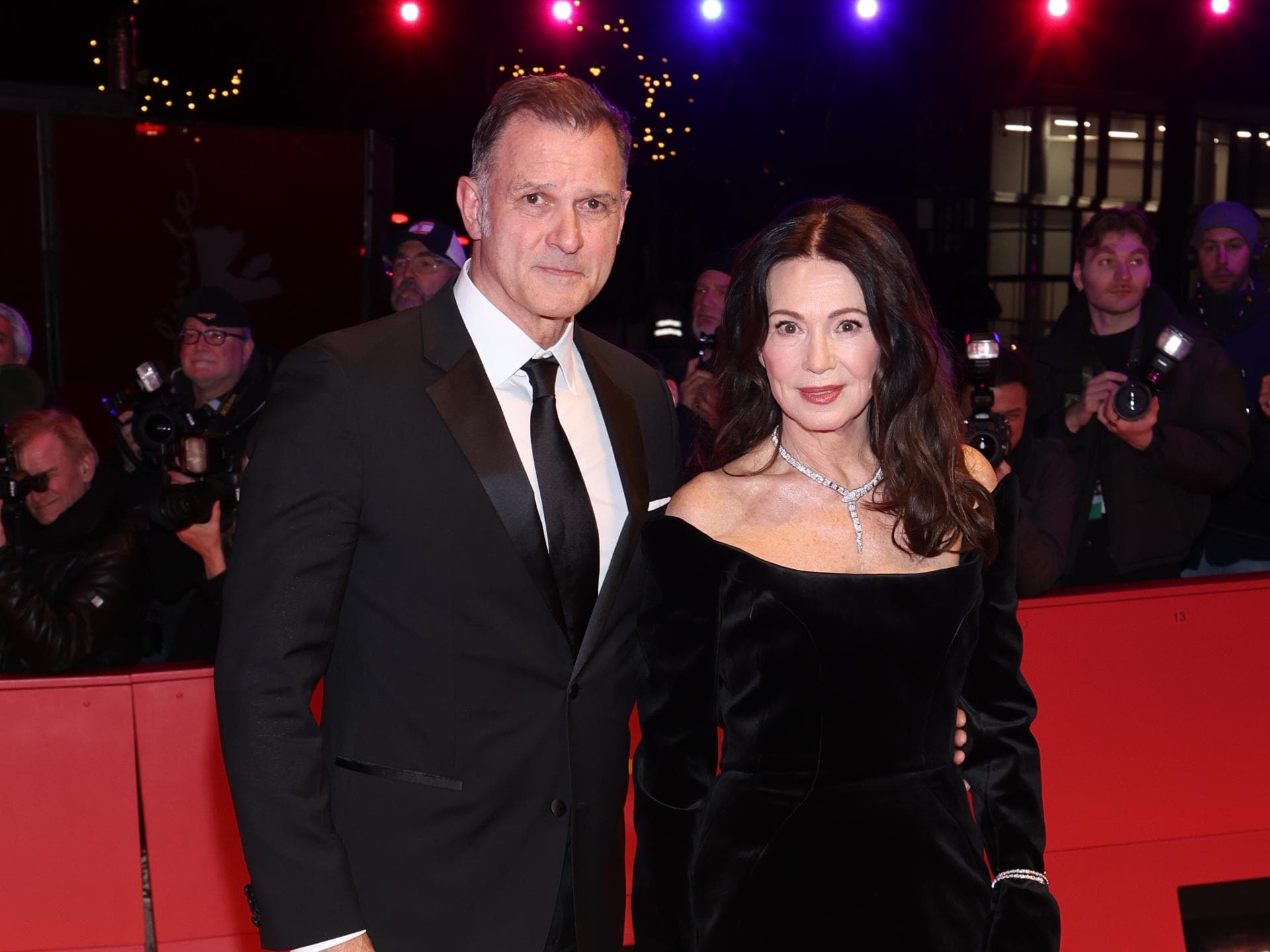 Iris Berben und Ehemann Heiko Kiesow auf dem roten Teppich