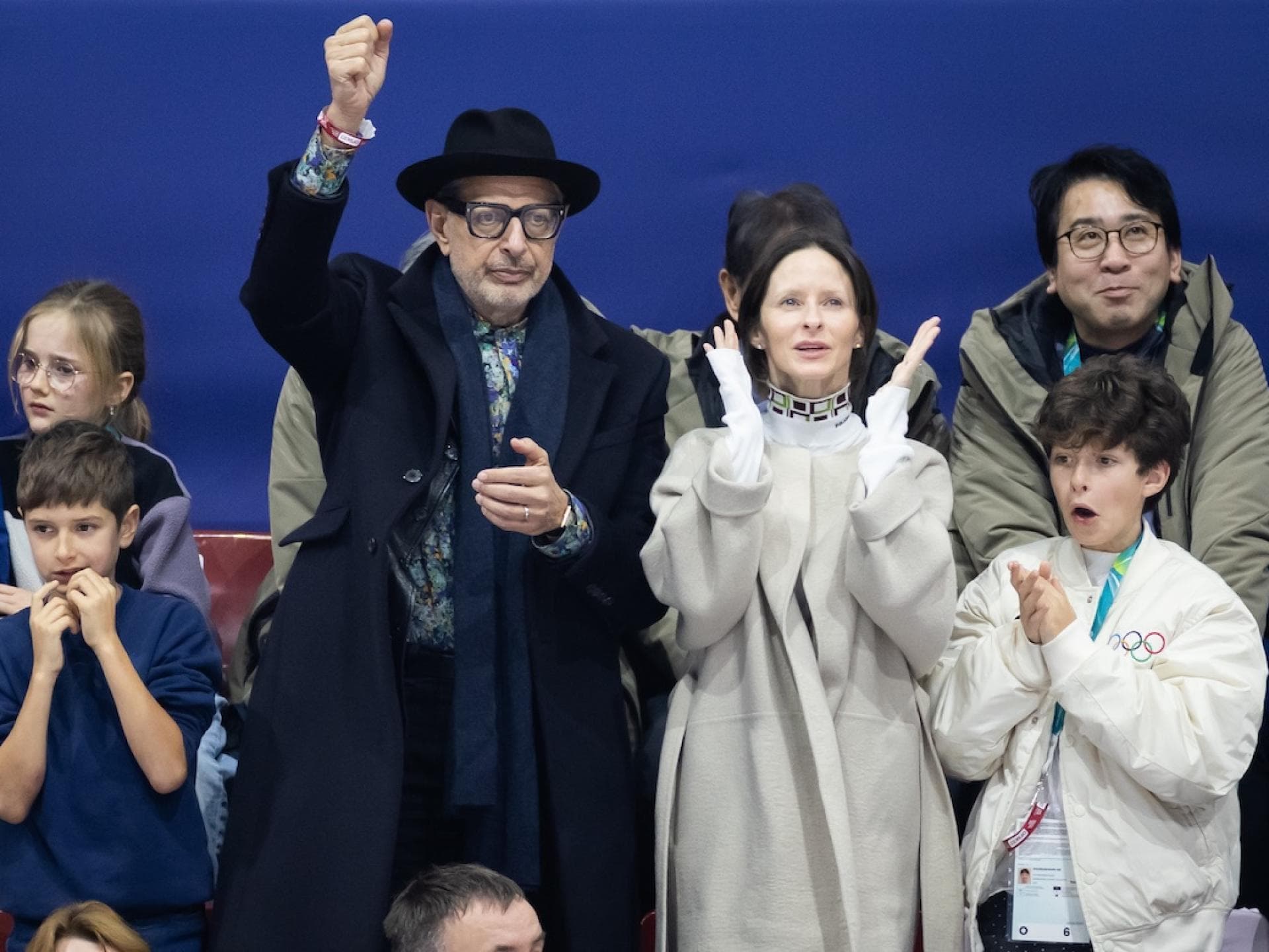 Jeff Godblum und Ehefrau Emilie Livingston in der Eiskunstlaufarena