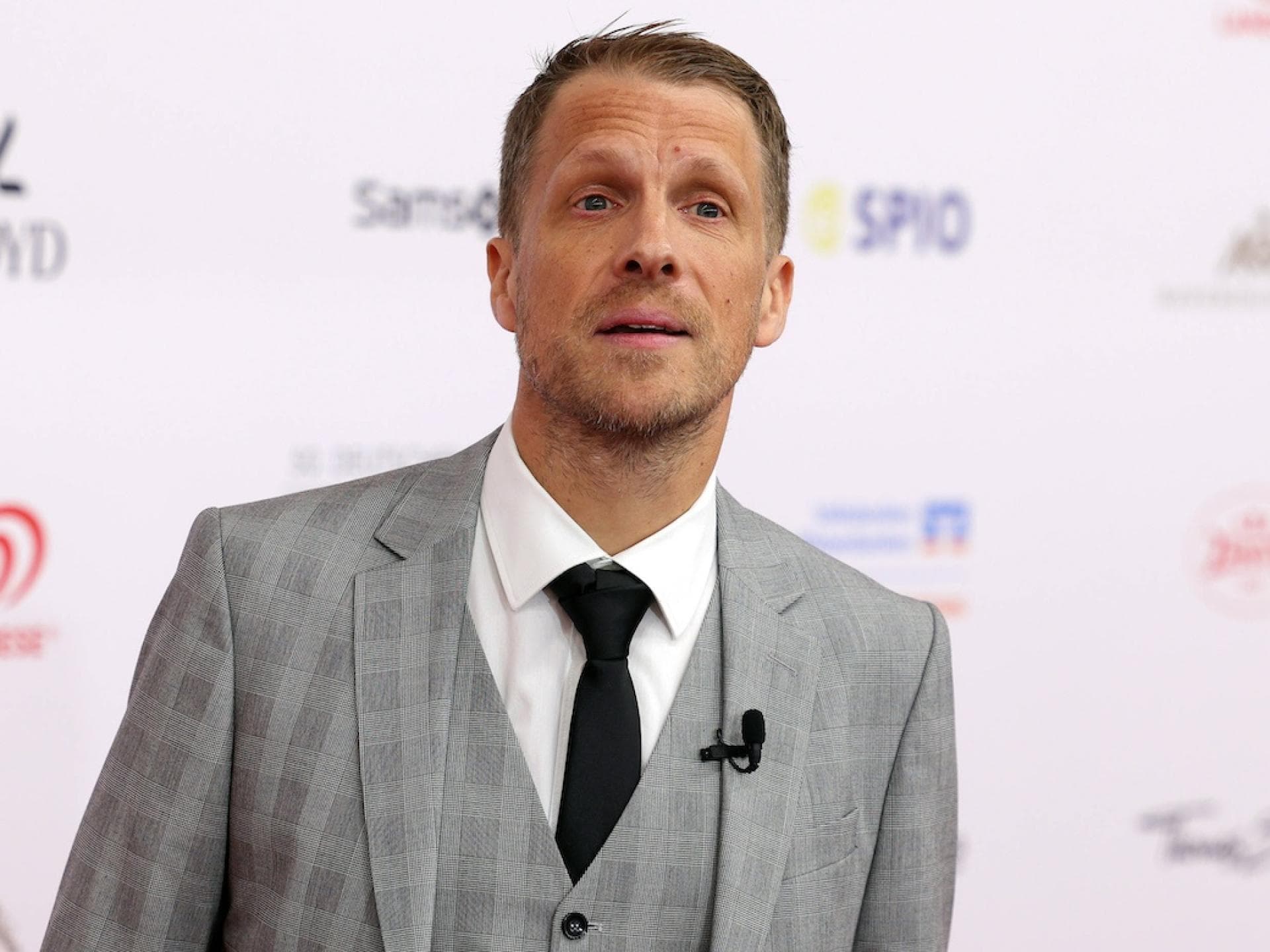 Oliver Pocher guckt erschrocken