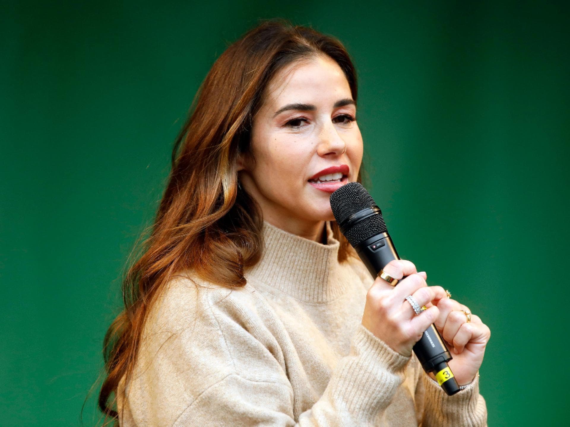 Sarah Engels ernst auf Bühne