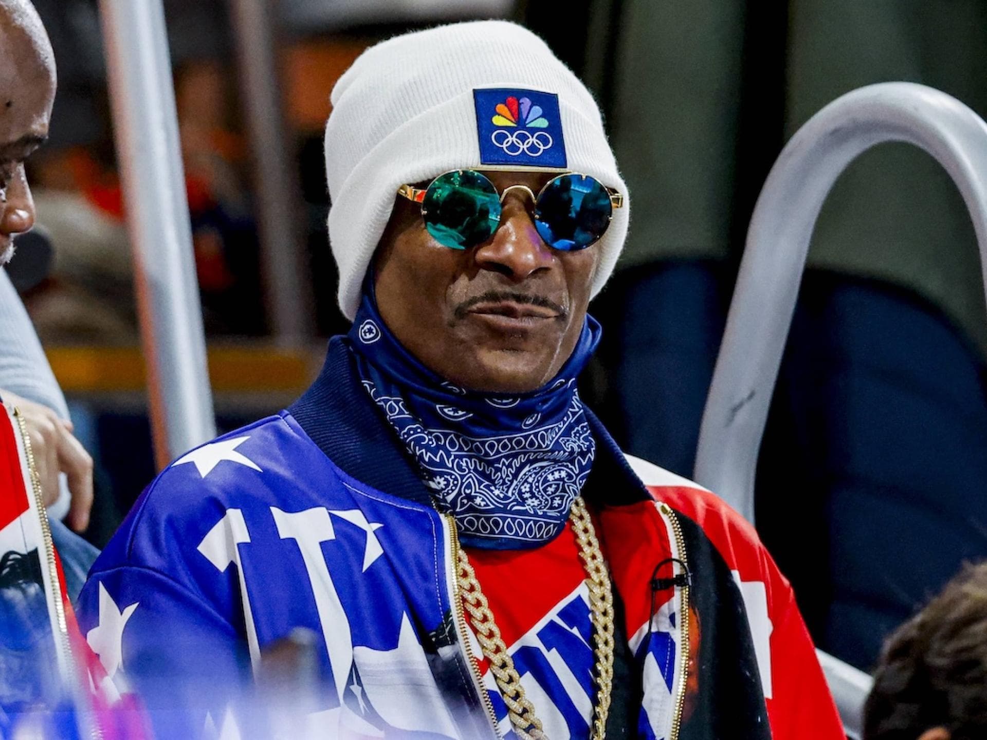 Snoop Dogg schaute den Frauen beim Eis-Schnelllauf zu