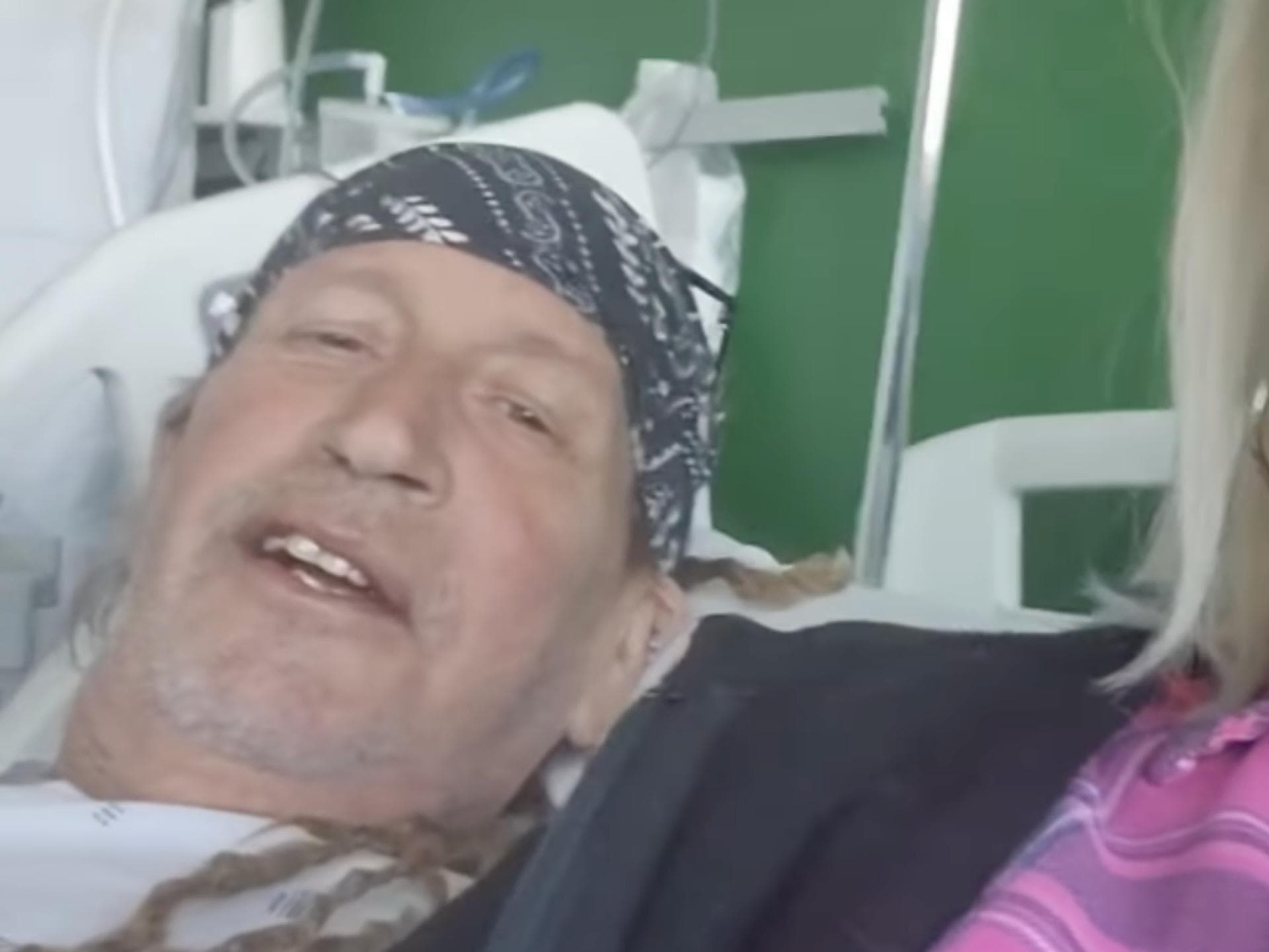 Thommy Schmelz mit Kathrin im Krankenhausbett