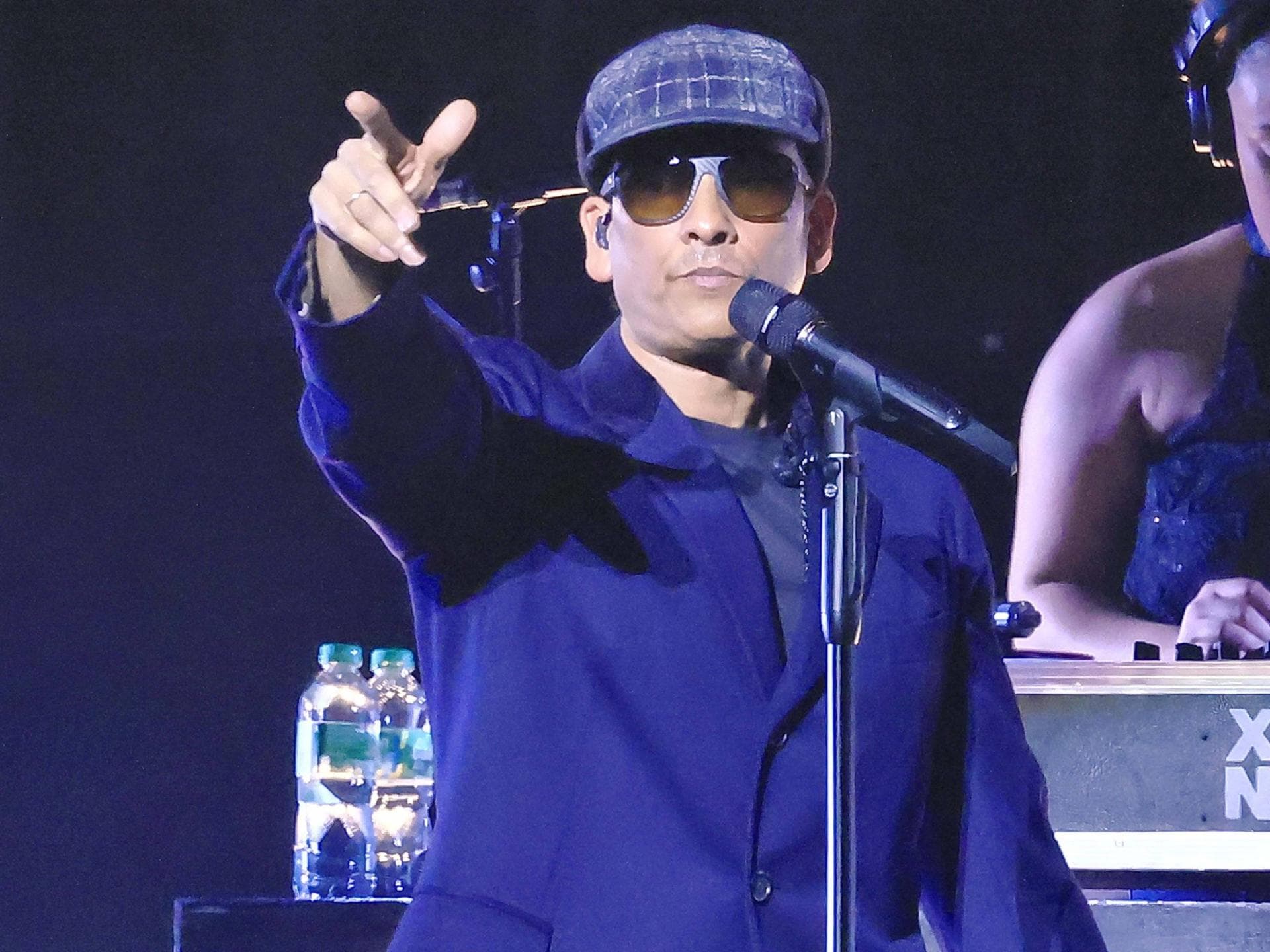 Xavier Naidoo während eines Konzertes auf der Bühne