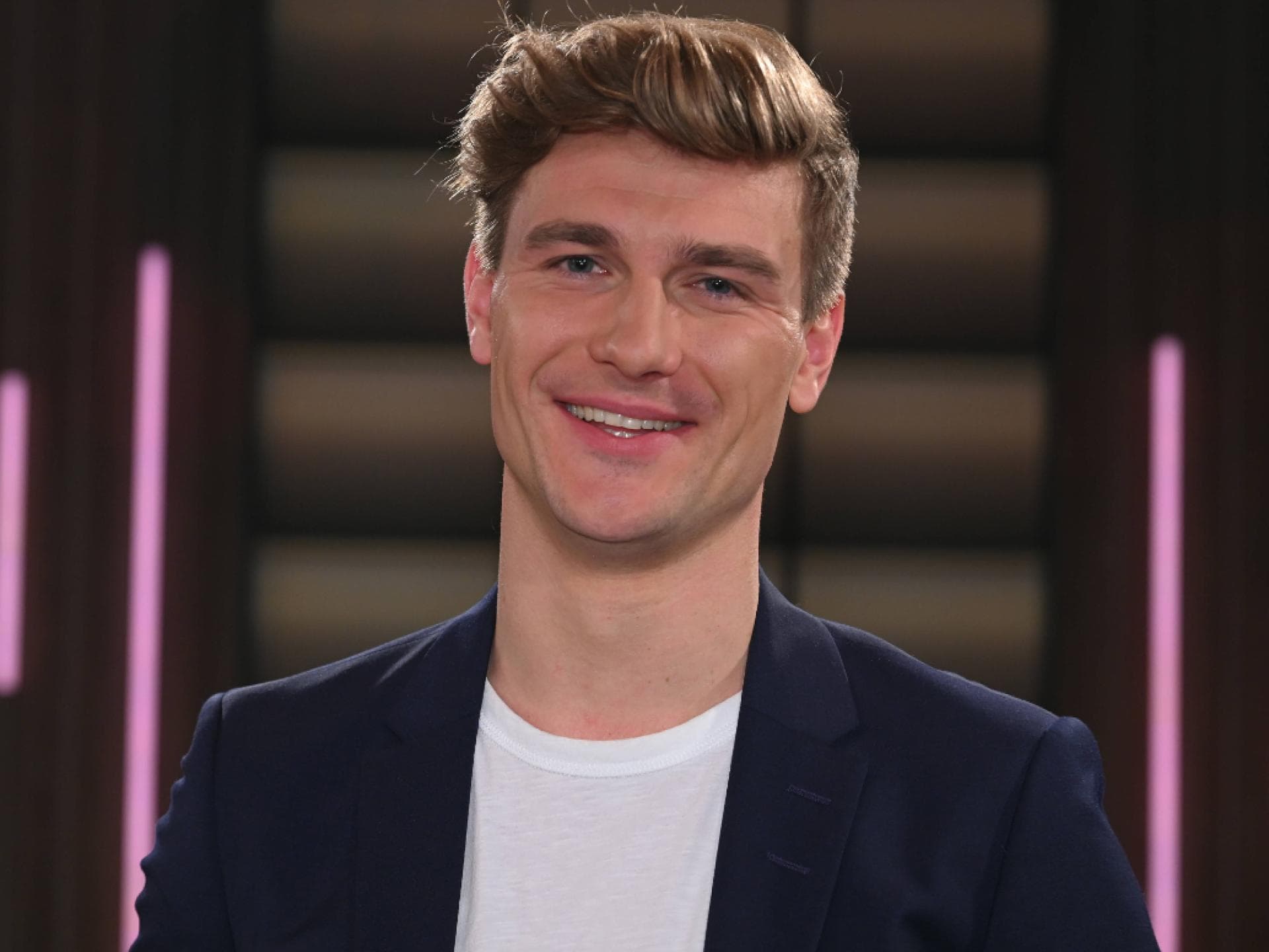 Friedrich Dieckmann lacht