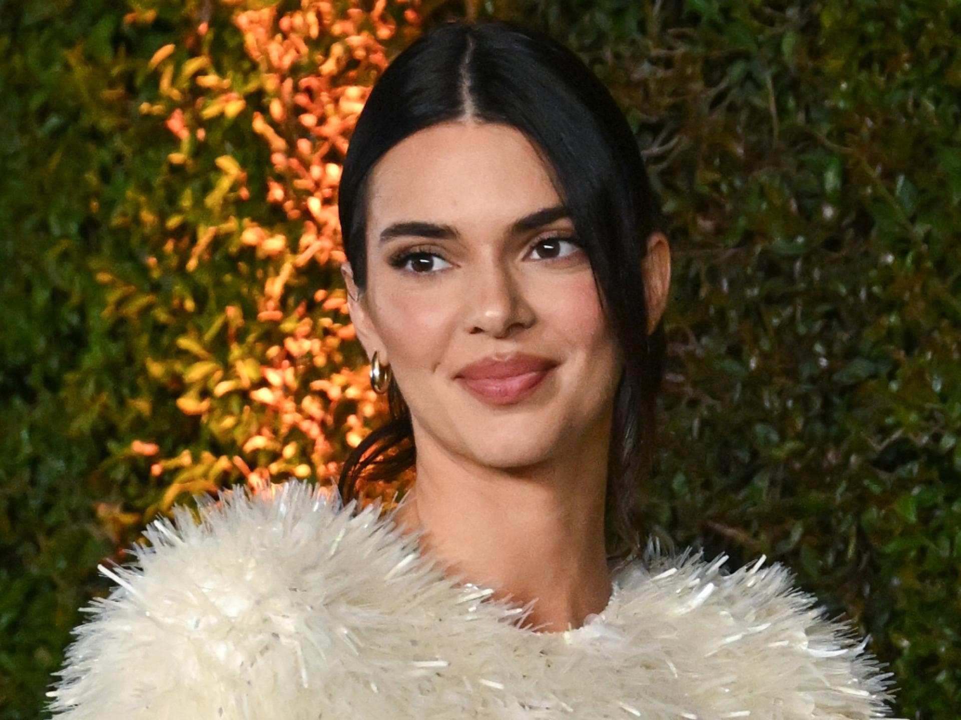 Kendall Jenner mit hochsteckfrisur