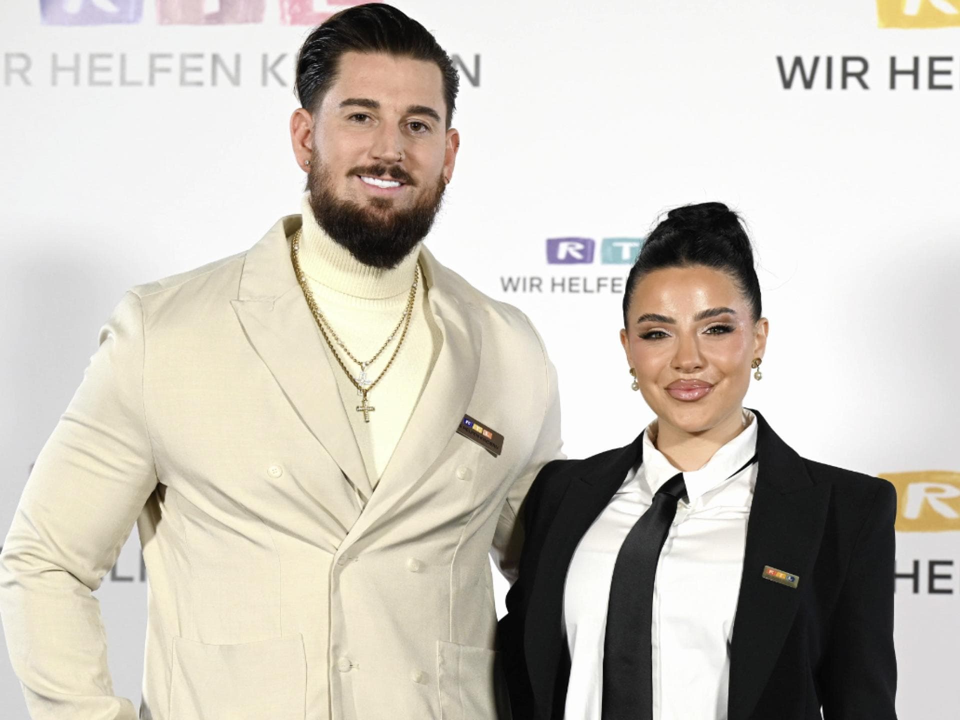 Leyla Heiter und Mike Heiter glücklich