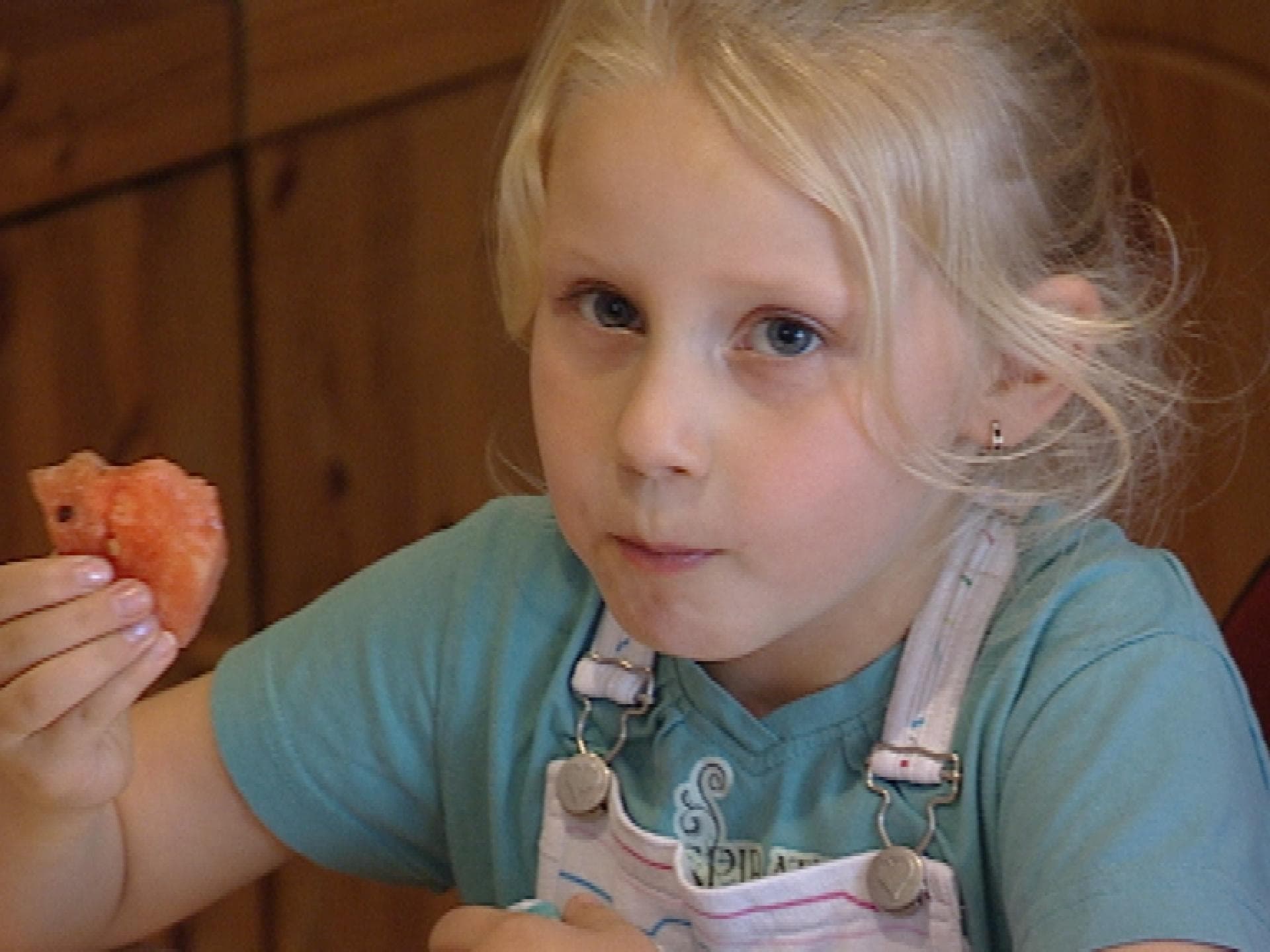 Loredana Wollny als Kind zu Beginn von "Die Wollnys"