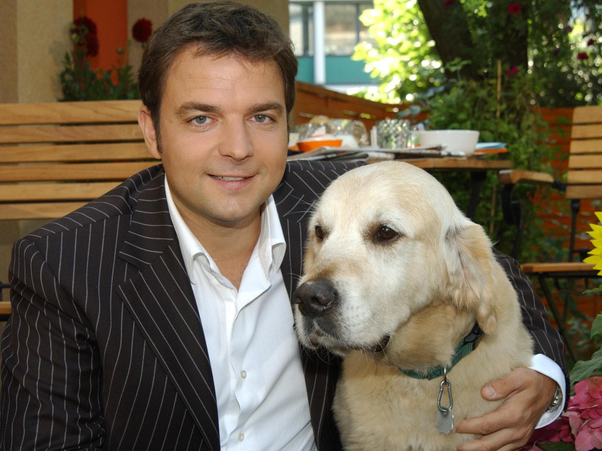 Martin Rütter mit Golden Retriever