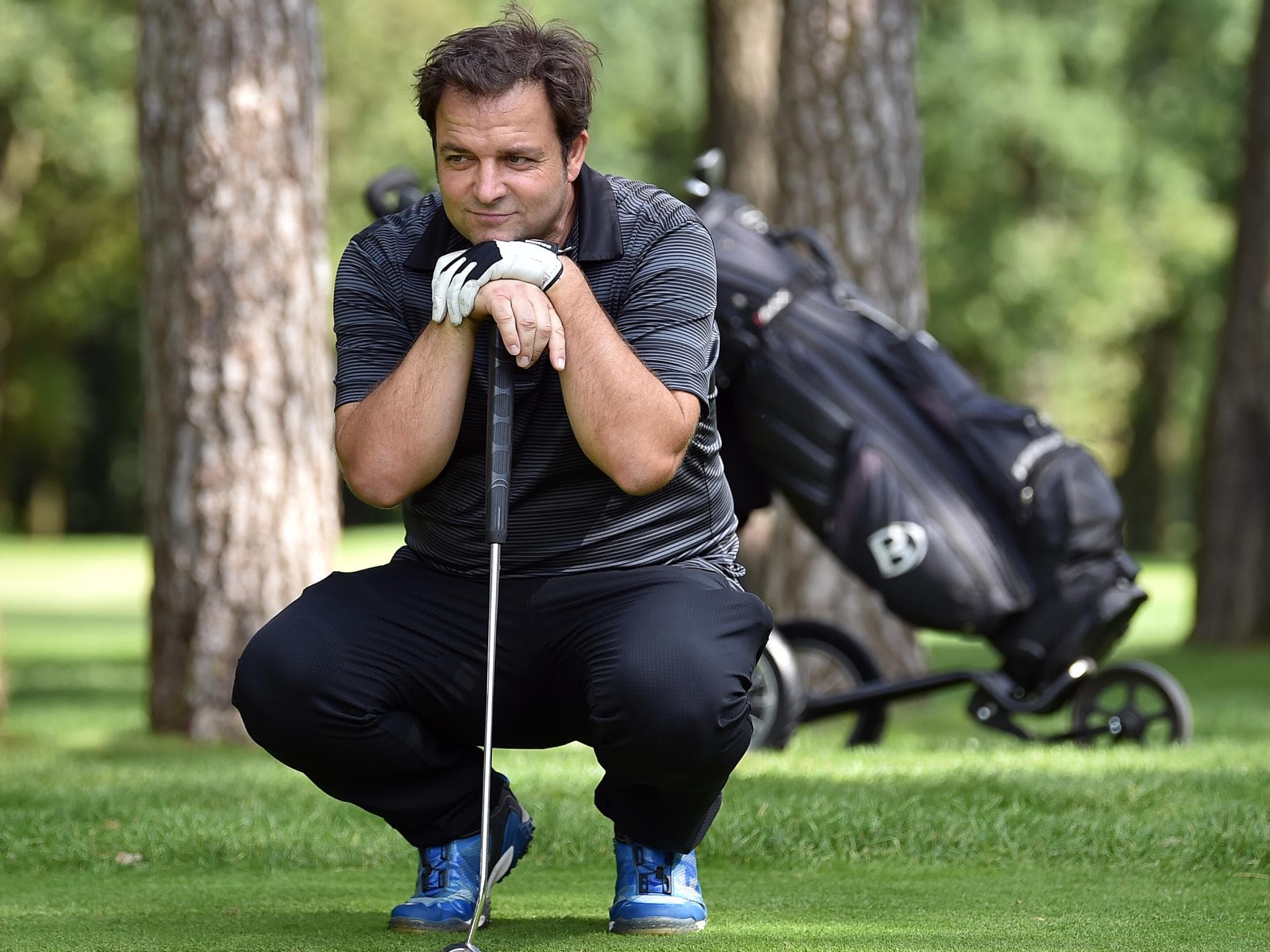 Martin Rütter mit Golfschläger