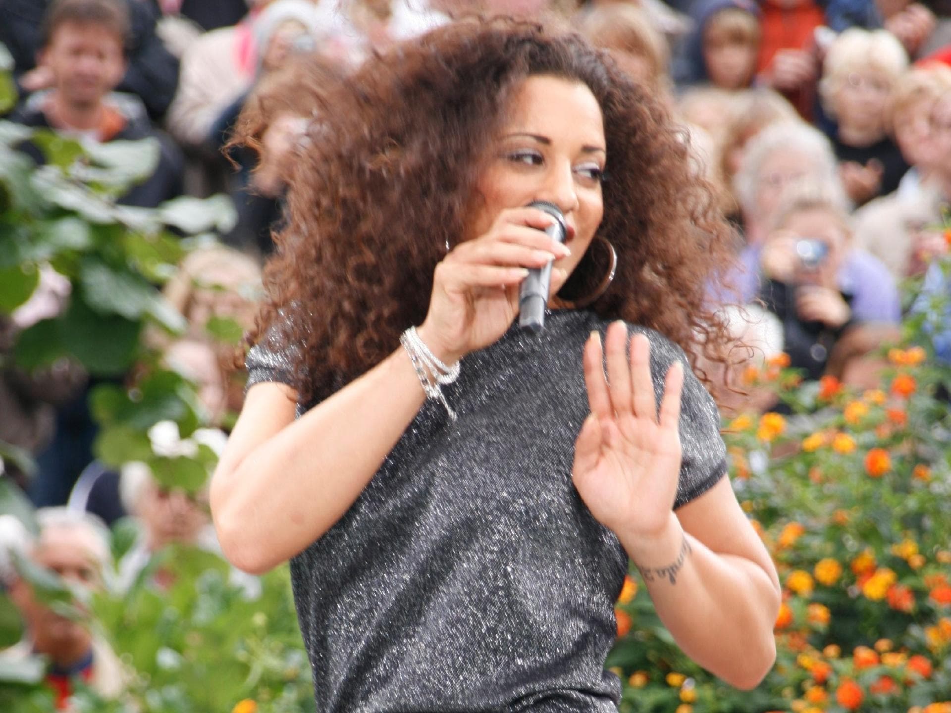 Nadja Benaissa im Fernsehgarten