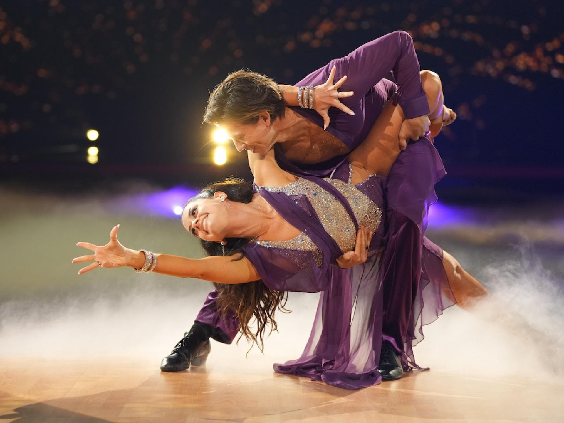 Joel Mattli und Malika Dzumaev tanzen Rumba bei Lets Dance