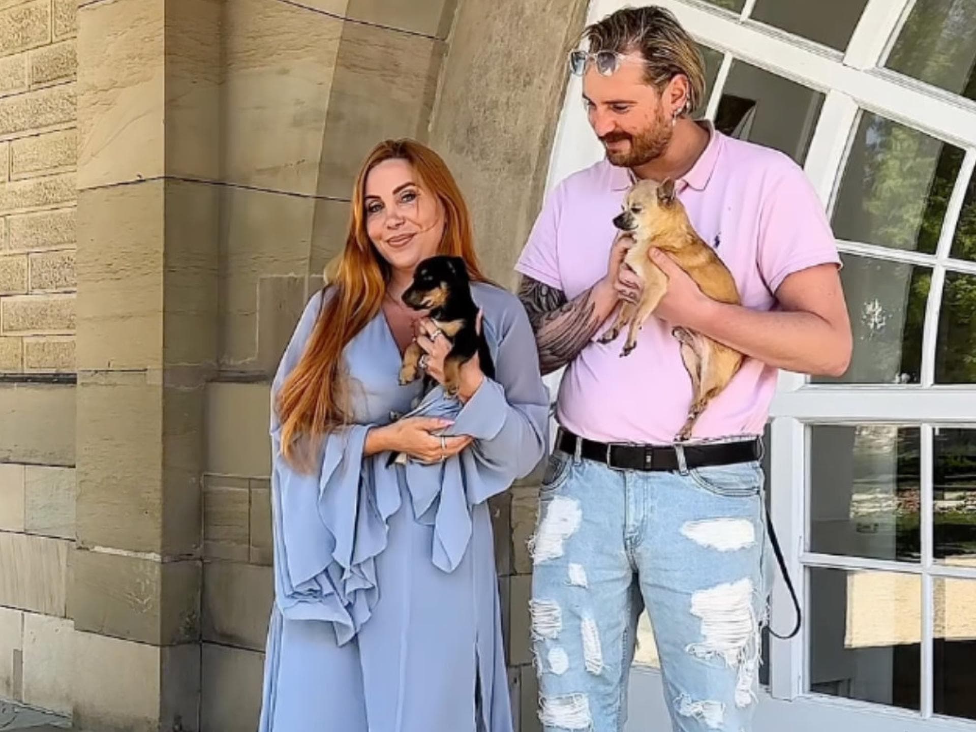 Tara Tabitha mit Dennis Lodi und zwei Hunden