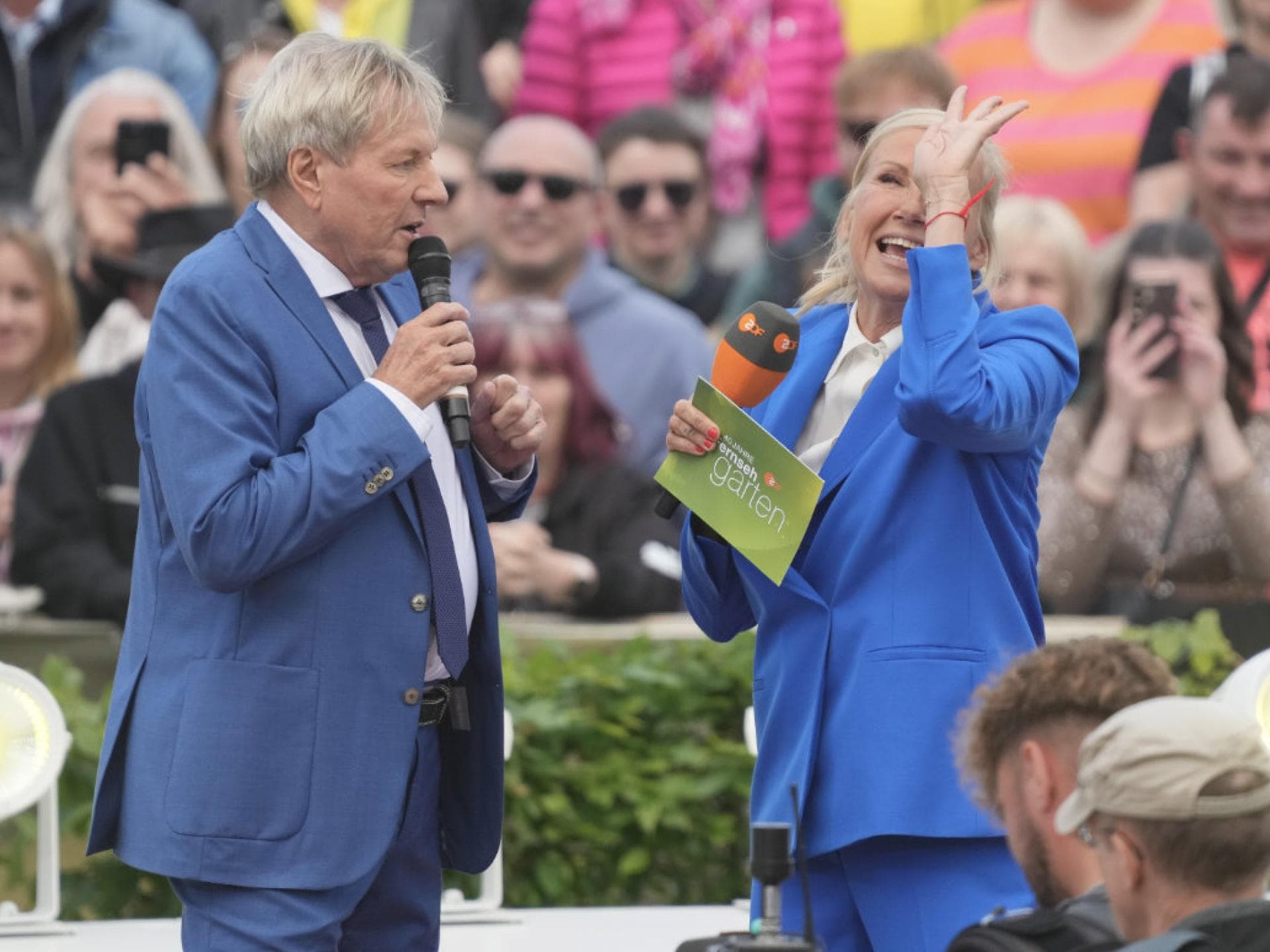 Andrea Kiewel mit Bernhard Brink im Fernehgarten