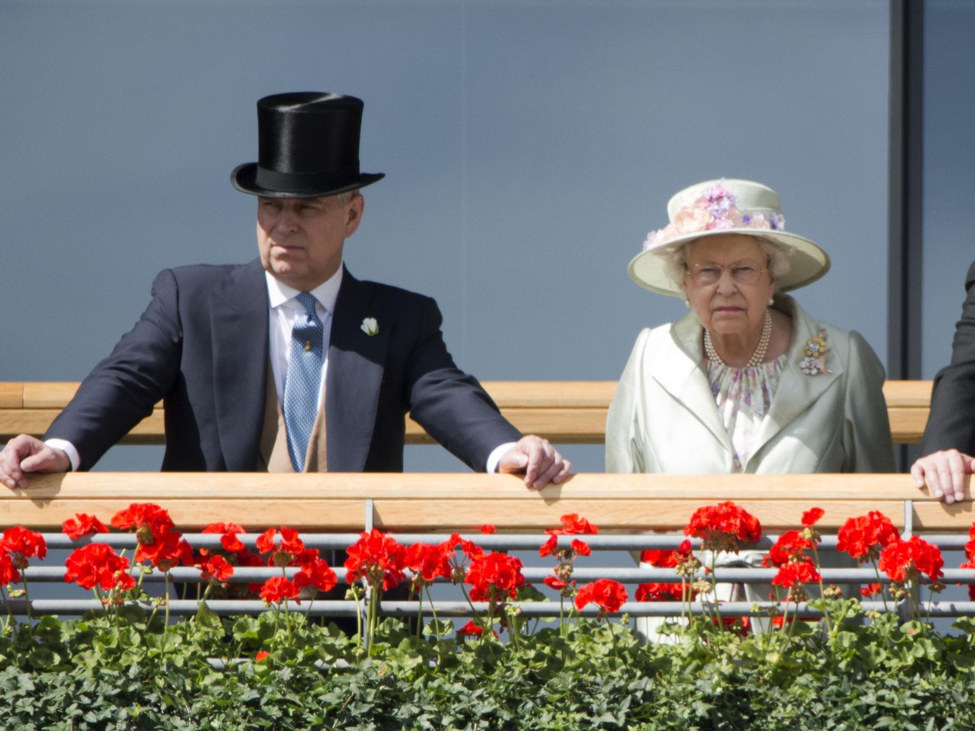 Ihre Majestät Königin Elizabeth II. und Seine Königliche Hoheit Prinz Andrew besuchen den zweiten Tag von Royal Ascot auf der Rennbahn von Ascot am 18. Juni 2014 in Ascot, England (UK). Ihre Majestät Königin Elizabeth II. und Seine Königliche Hoheit Prinz Andrew besuchen den zweiten Tag von Royal Ascot auf der Rennbahn von Ascot am 18. Juni 2014 in Ascot, England (UK).