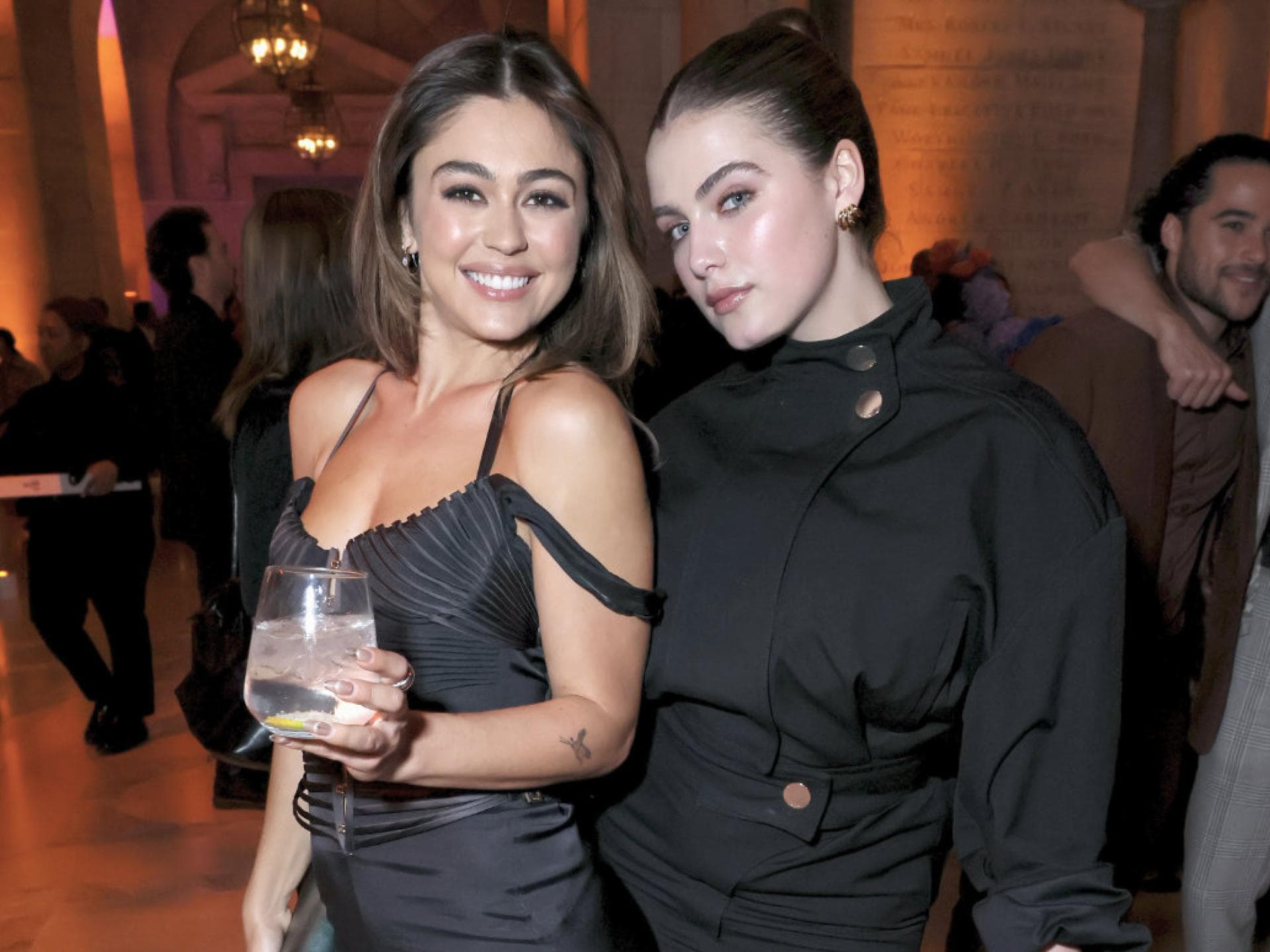 Mika Abdalla und Ella Bright von Off Campus