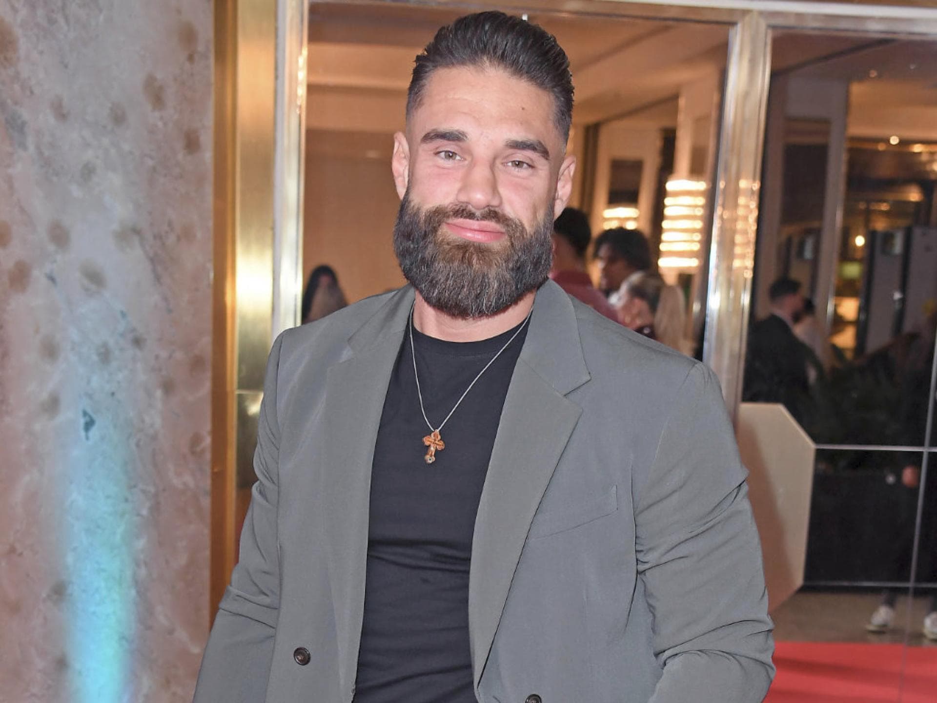 Aleks Petrovic lächelt bei den Reality TV Awards