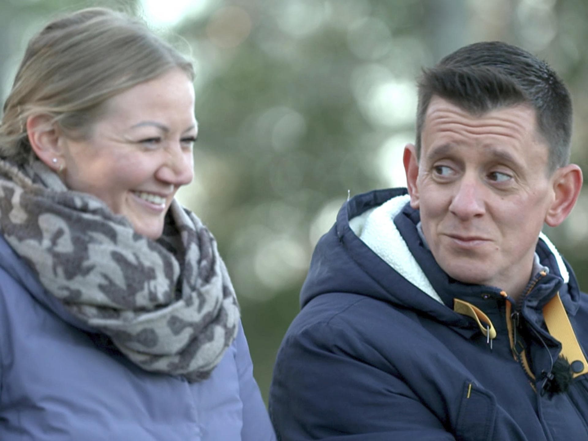 Leonie und Florian im Wald