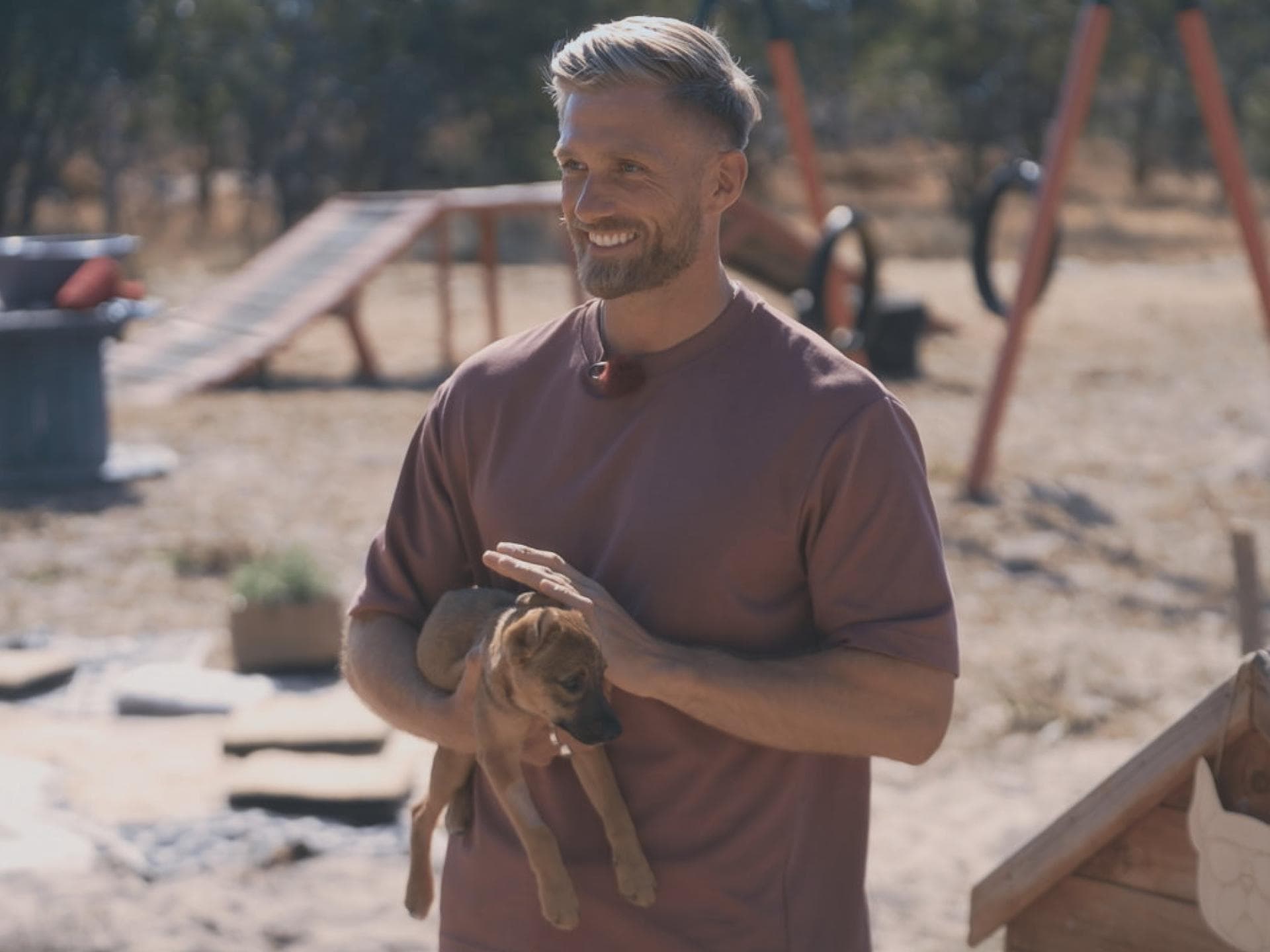 Sebastian Paul mit Welpen
