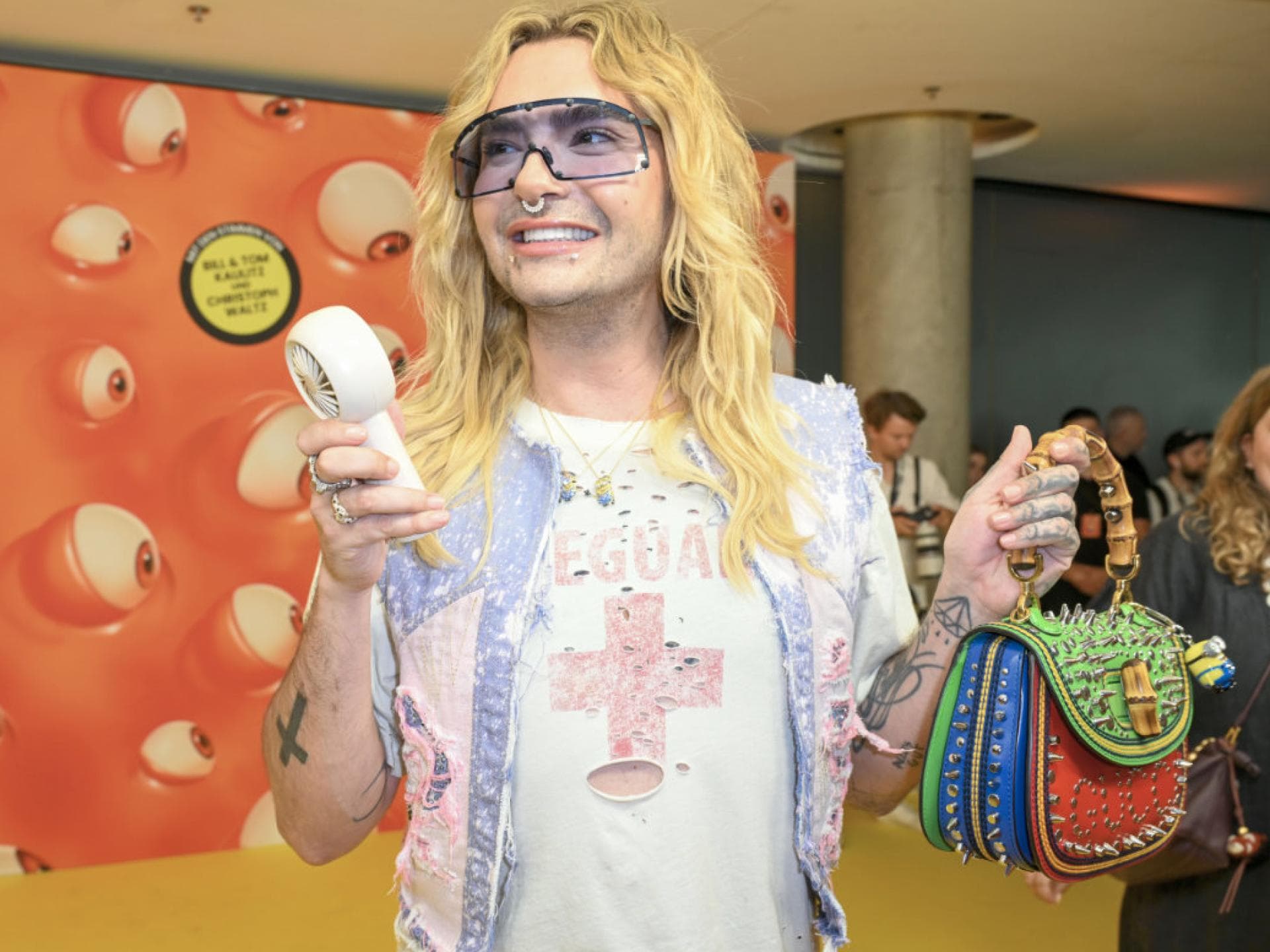 Bill Kaulitz mit Ventilator