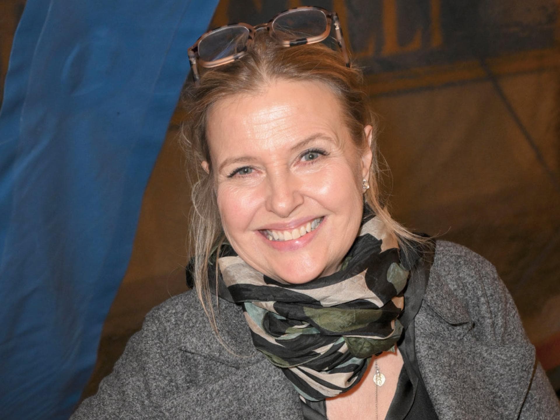 Katharina Böhm lächelt