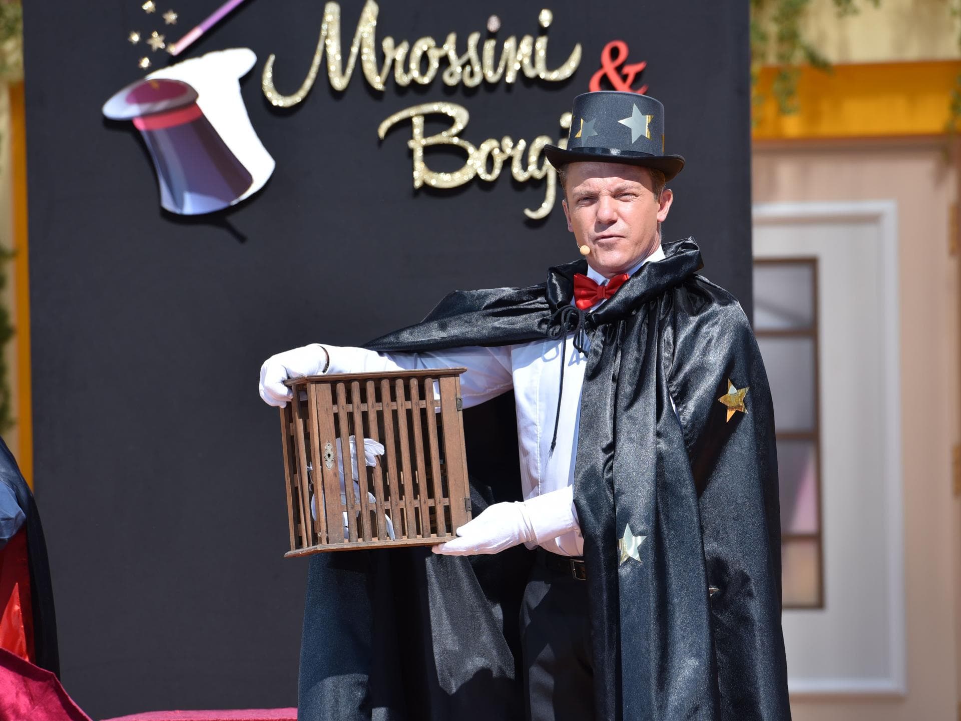Stefan Mross im Umhang