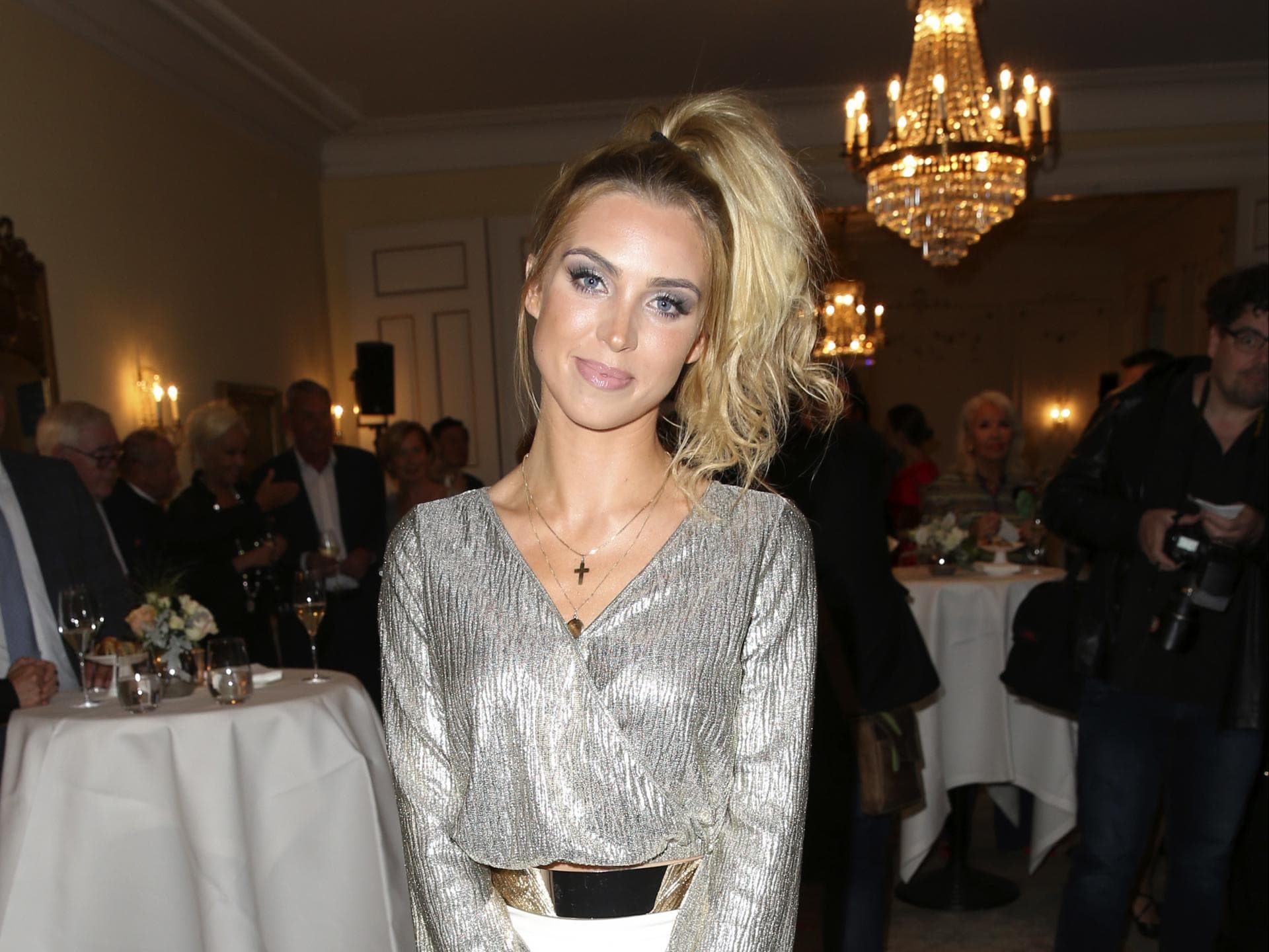 Aneta Sablik lächelt leicht