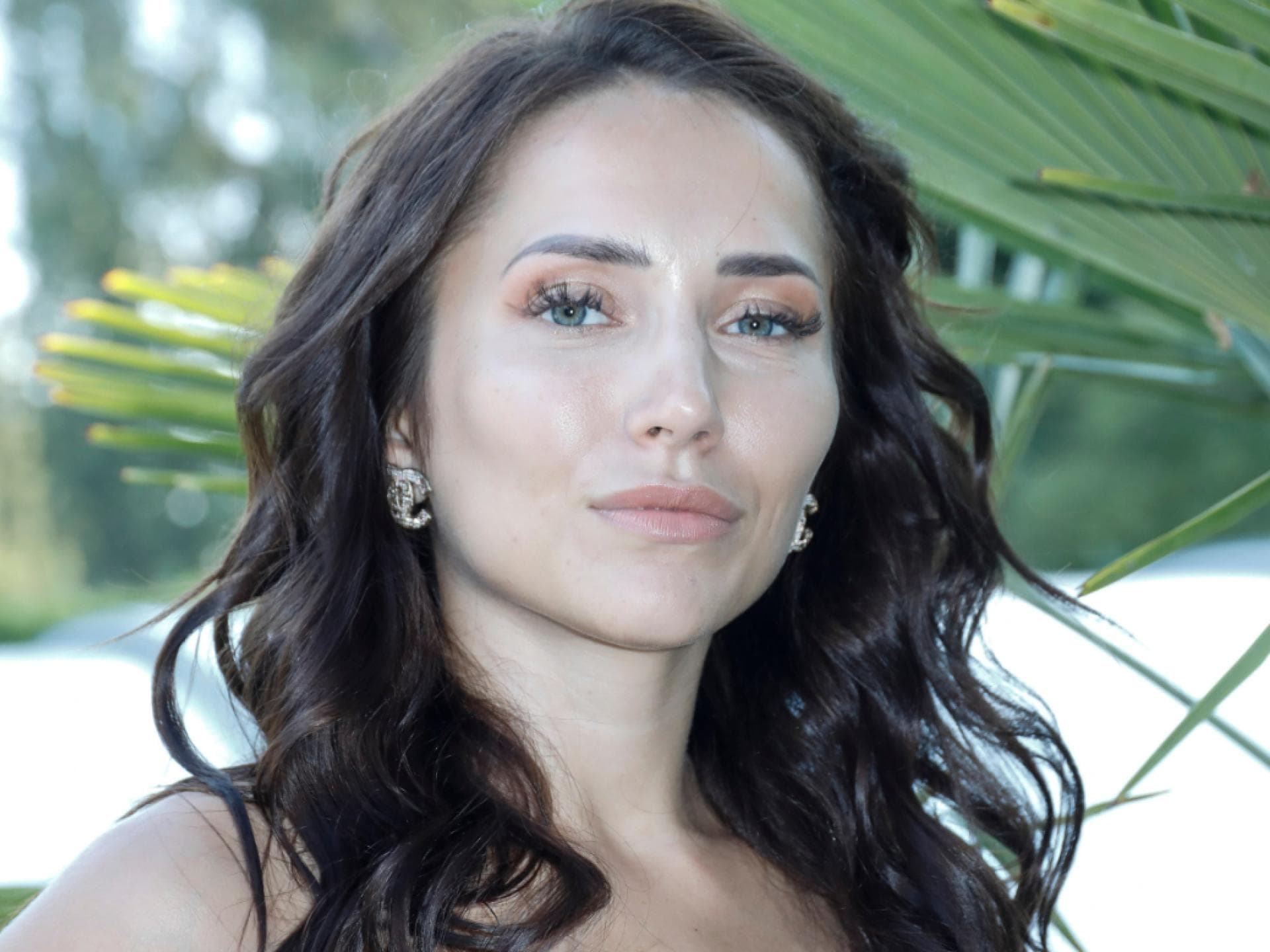 Anastasiya Avilova guckt ernst