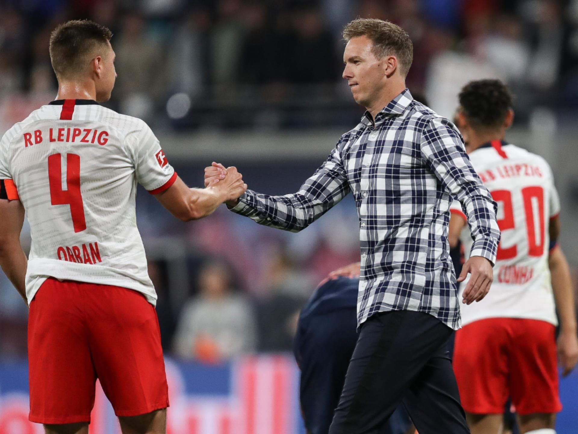 Julian Nagelsmann in einem karierten Hemd
