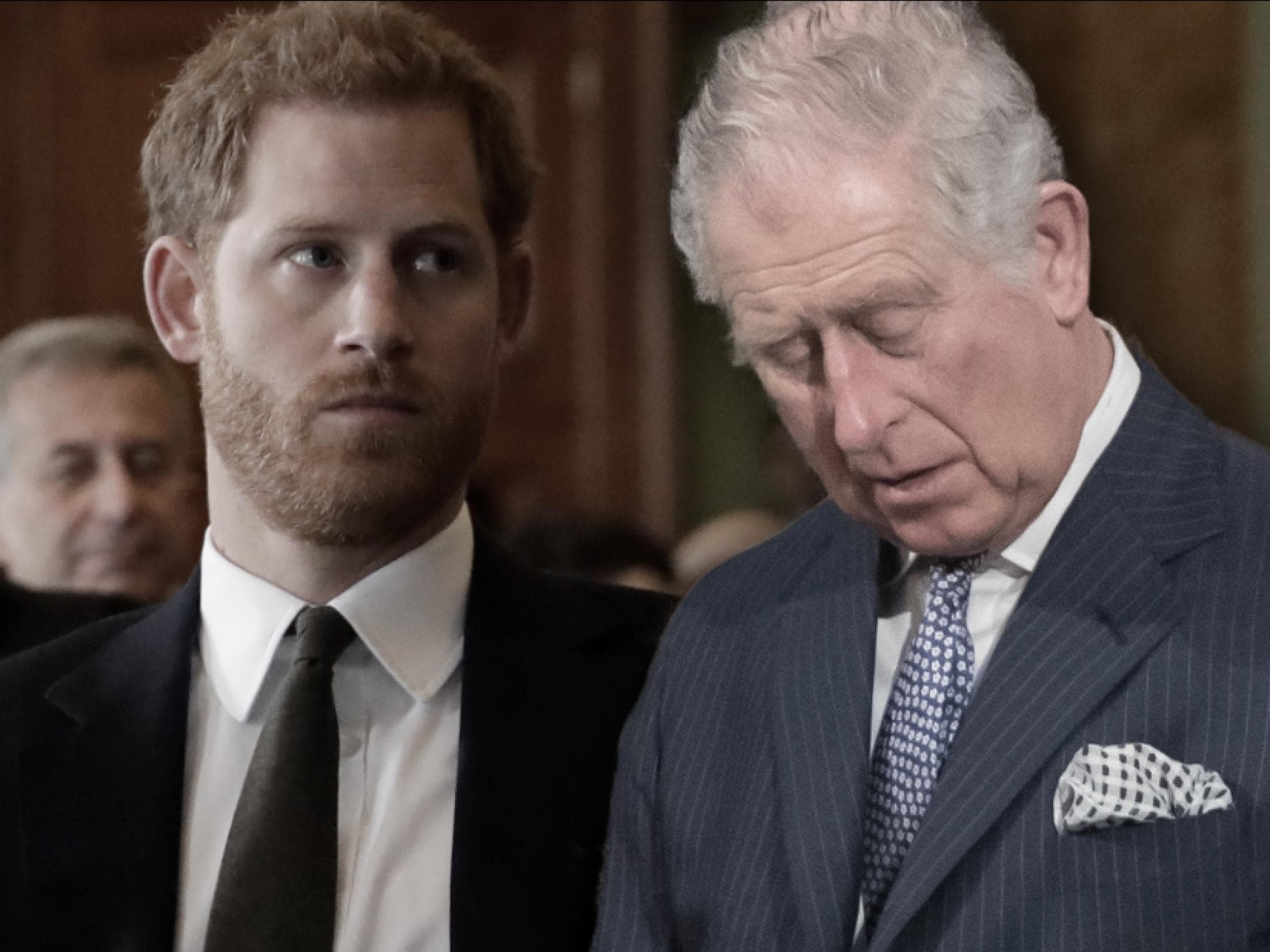 Prinz Harry und König Charles niedergeschlagen
