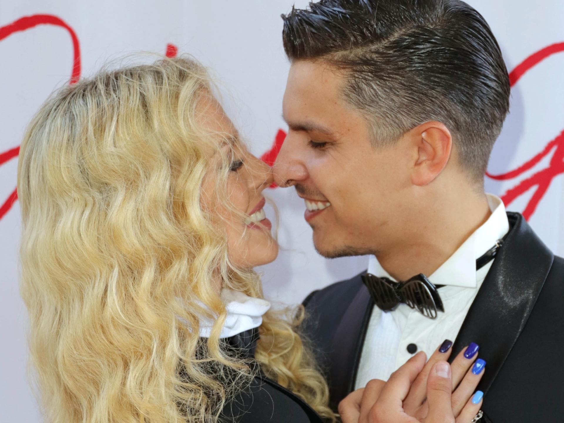 Patricija und Alexandru Ionel turteln