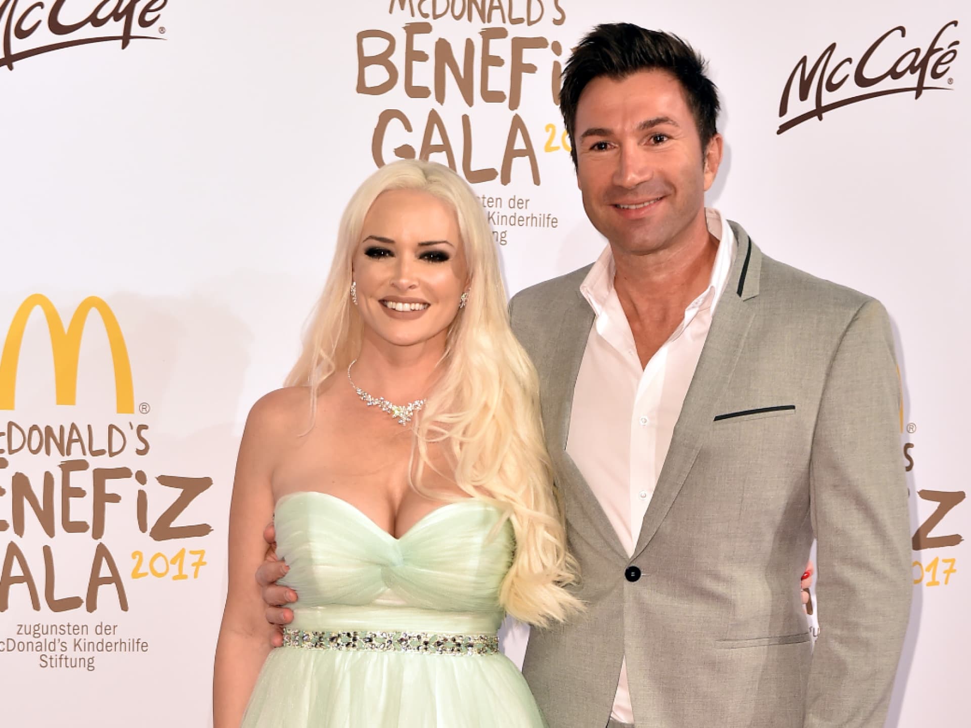 Daniela Katzenberger und Lucas Cordalis lächeln