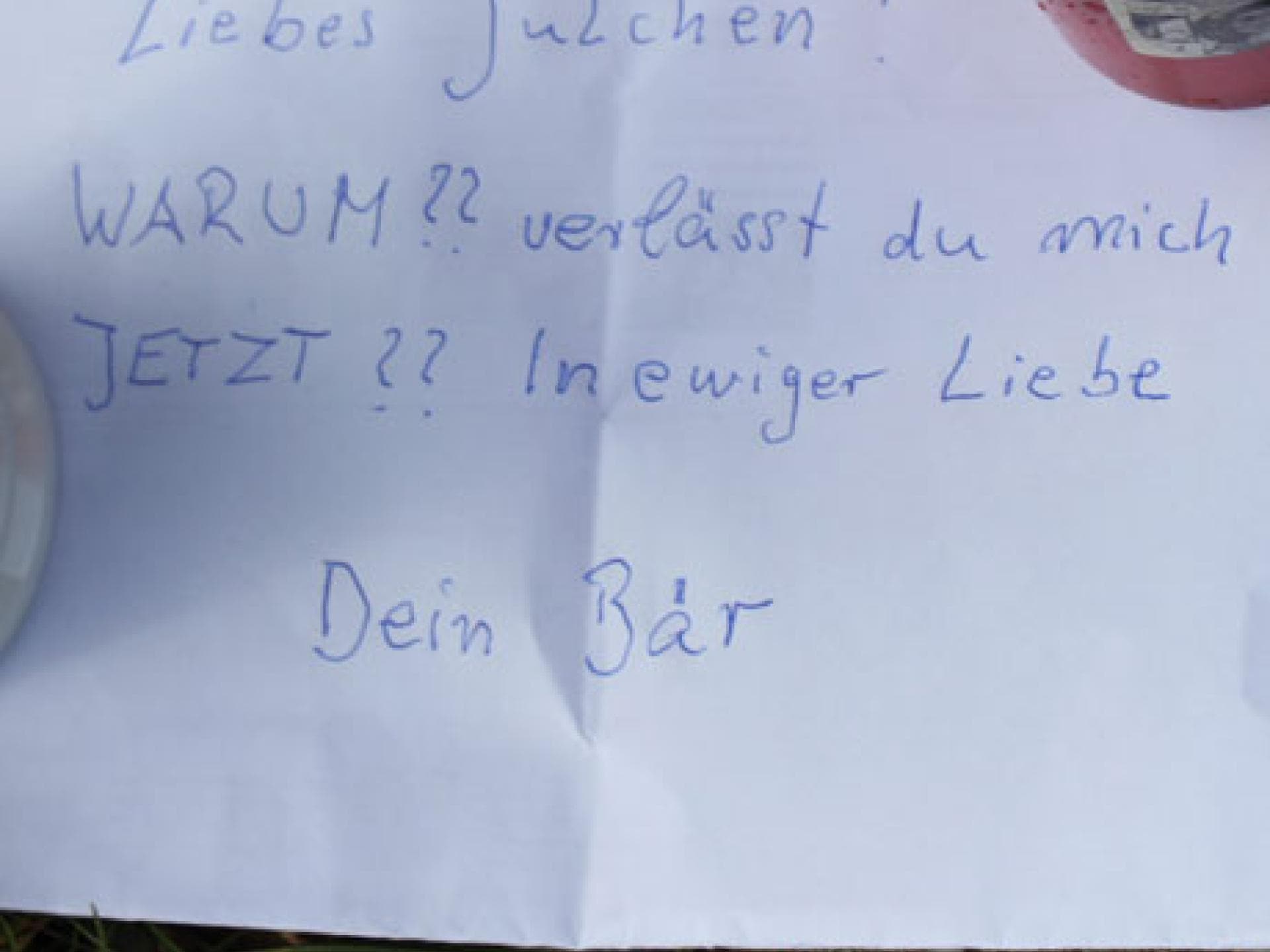 Unweit der Aussegnungshalle hatte ein Freund einen Zettel mit bewegender Botschaft abgelegt