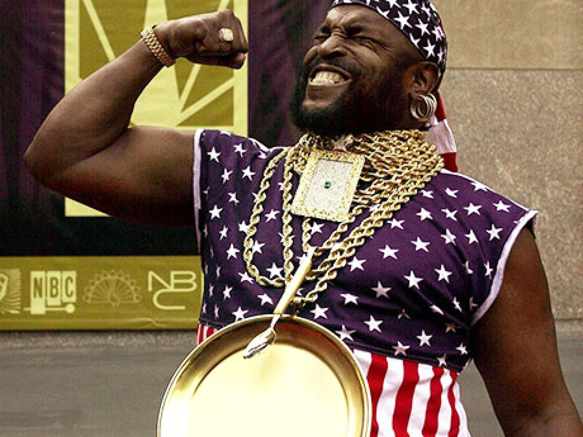 Mr. T, wie man ihn kennt: bepackt mit schwerem Goldschmuck