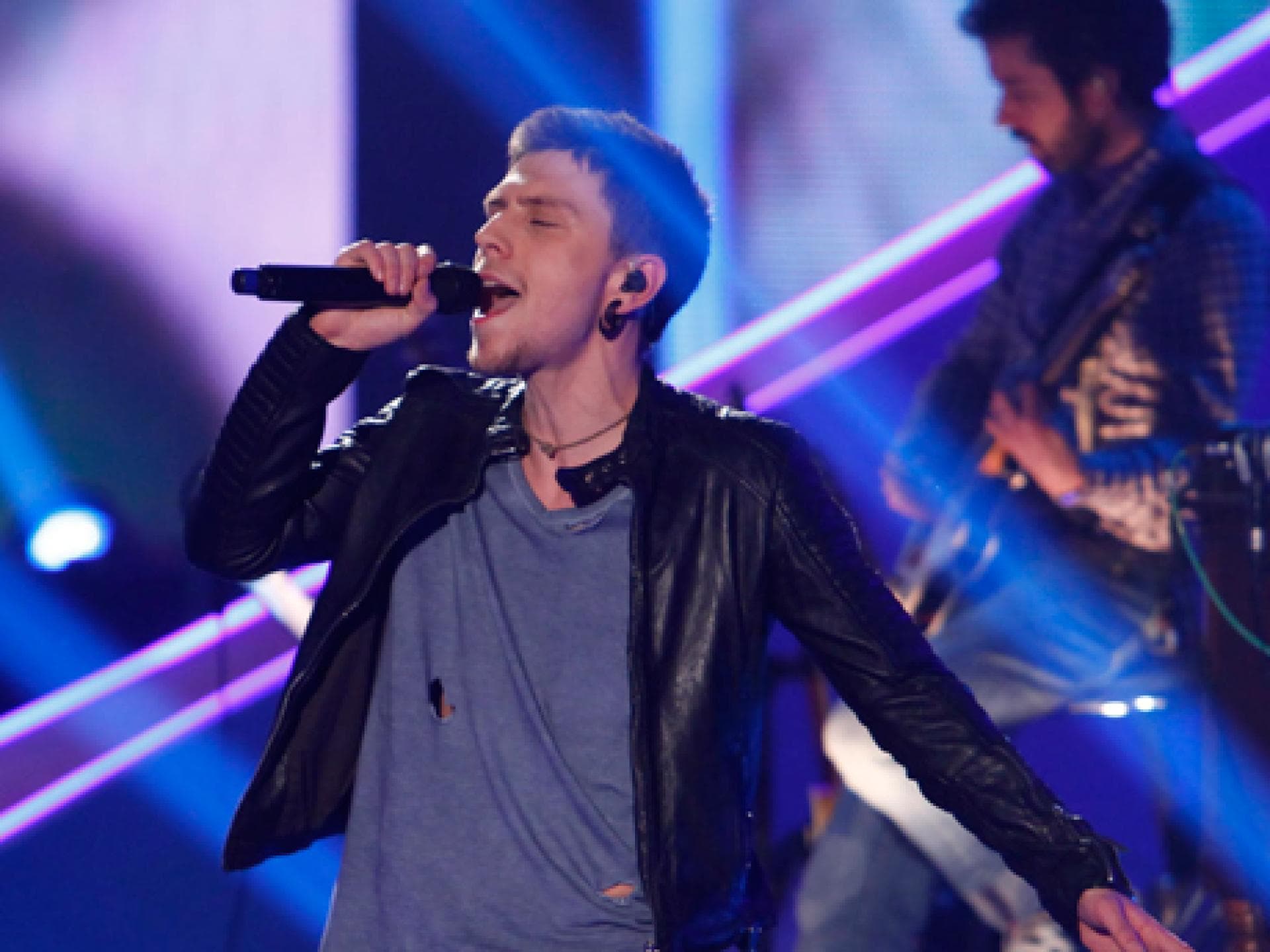 Steffen Reusch startet mit âDrunk In The Morning". Mit dem Song von Lukas Graham singt er sich in die nächsten Liveshows, setzt sich gegen Lida Martel durch. Das Votingergebnis: 115,43 / 84,57 (Coach: 56 / 44)