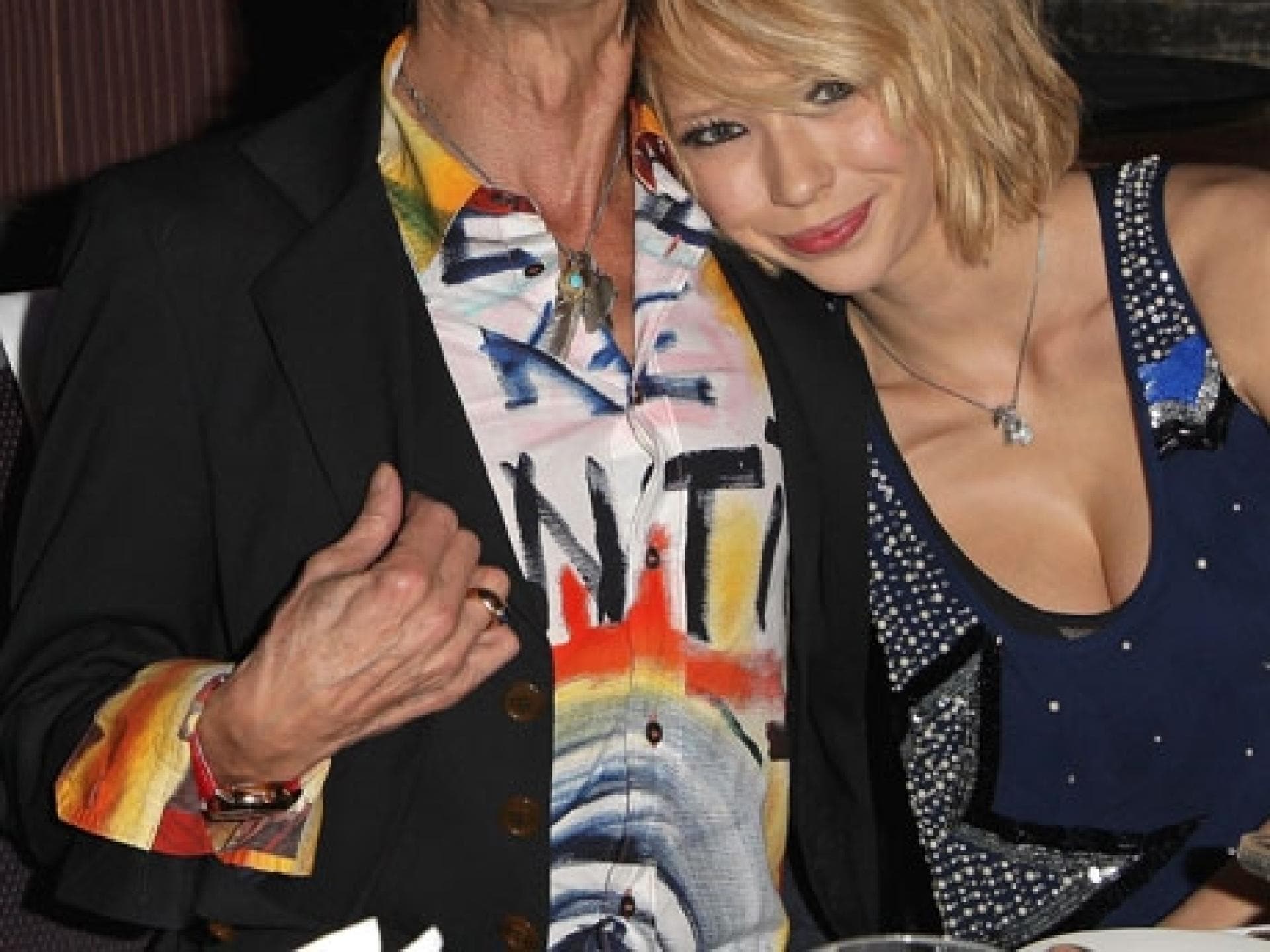 Ron Wood und seine 20-jährige Geliebte Ekaterina Ivanova haben sich im Dezember 2009 nach einem heftigen Streit getrennt. Der 62-Jährige soll seine russische Freundin bei einer lautstarken Auseinandersetzung beschimpft, geschlagen, gewürgt haben
