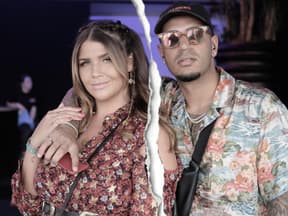 Novalanalove und DJ Yeezy Arm in Arm mit Riss zwischen ihnen